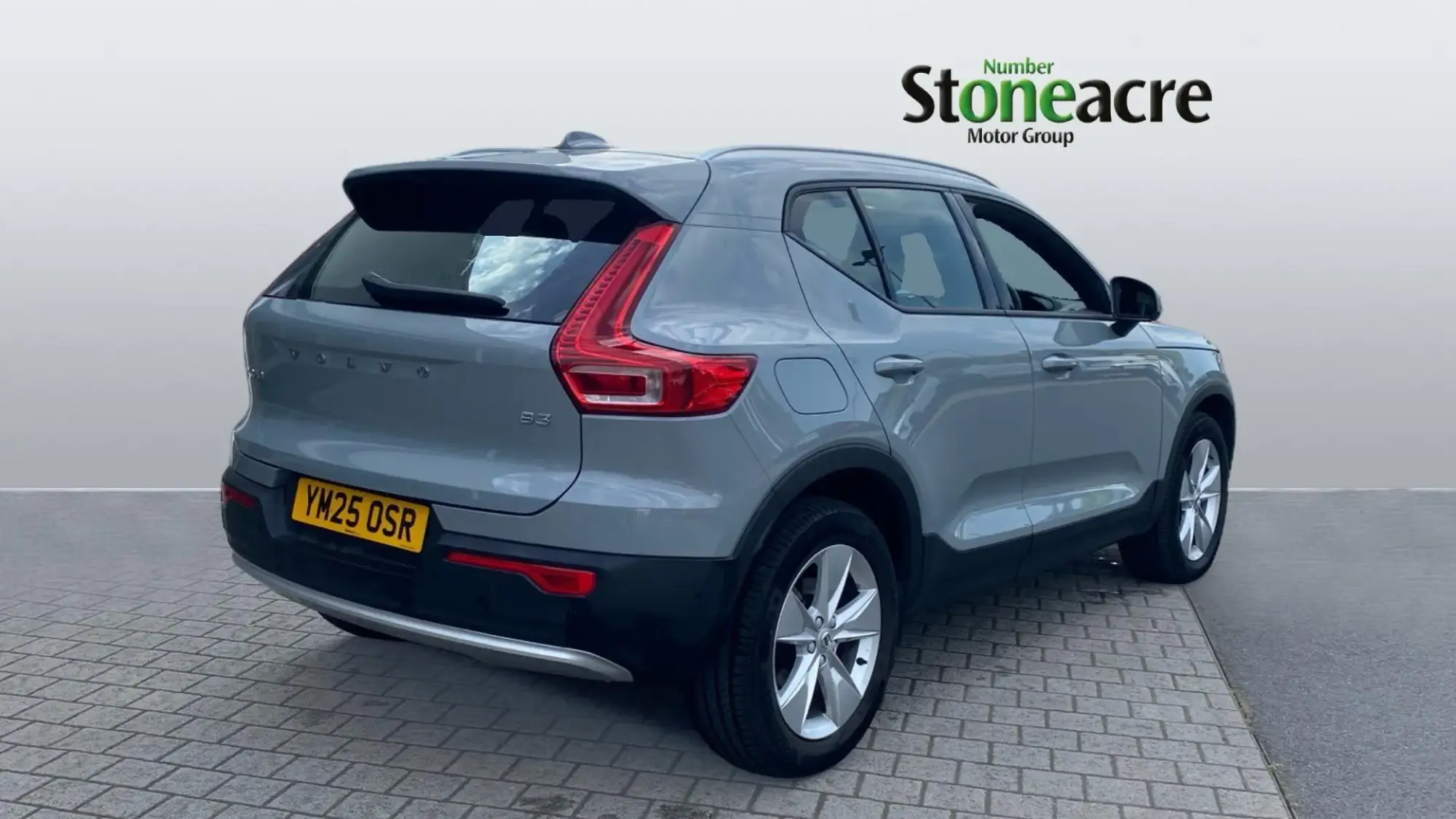 Volvo XC40 Core B3 (163 hp) Auto YM25OSR Image 2