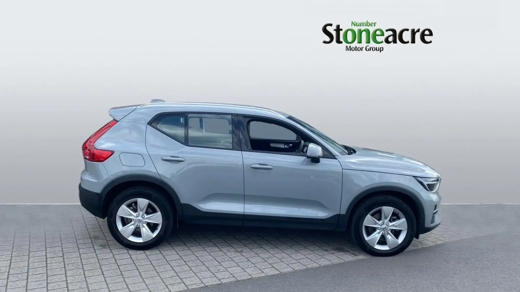 Volvo XC40 Core B3 (163 hp) Auto YM25OSR Image 3