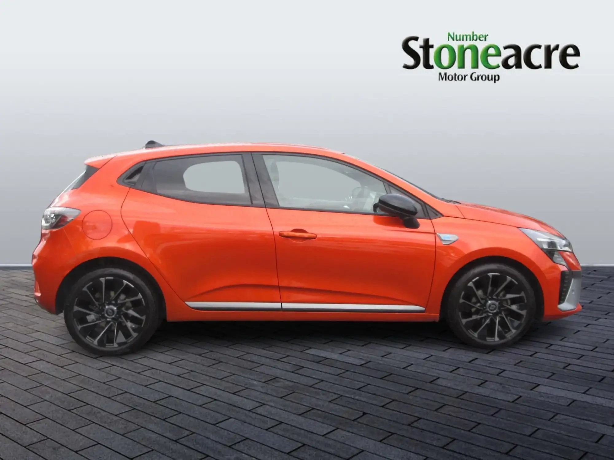 Renault Clio 1.0 TCe esprit Alpine Euro 6 (s/s) 5dr DC75MWJ Image 2