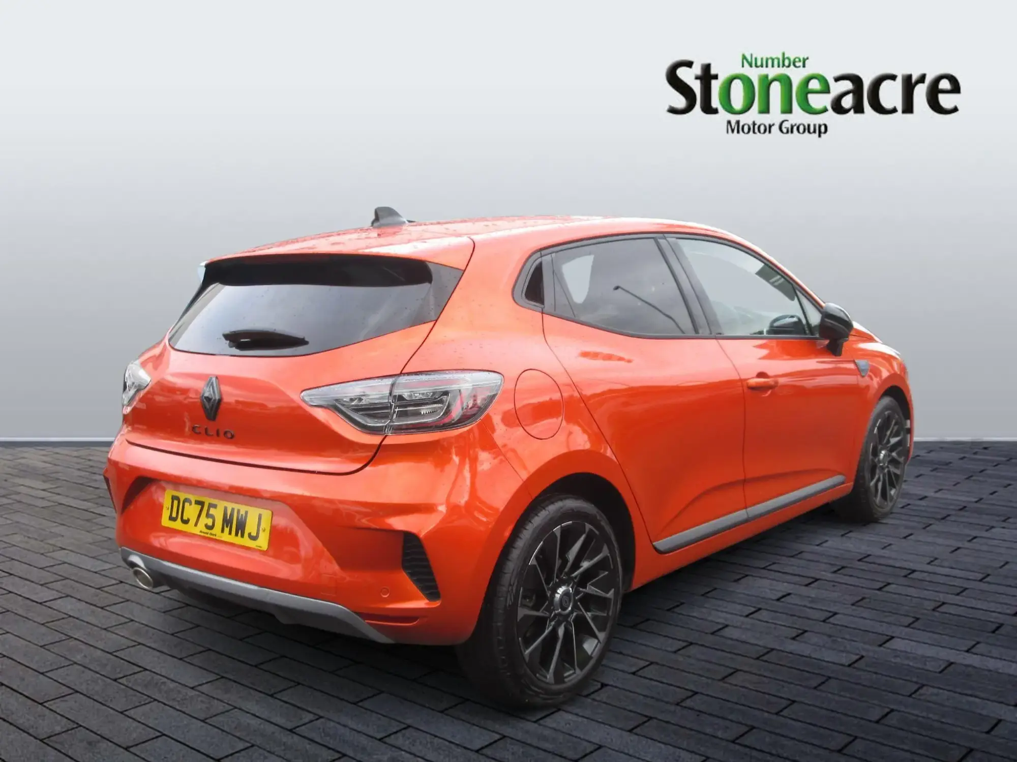 Renault Clio 1.0 TCe esprit Alpine Euro 6 (s/s) 5dr DC75MWJ Image 3
