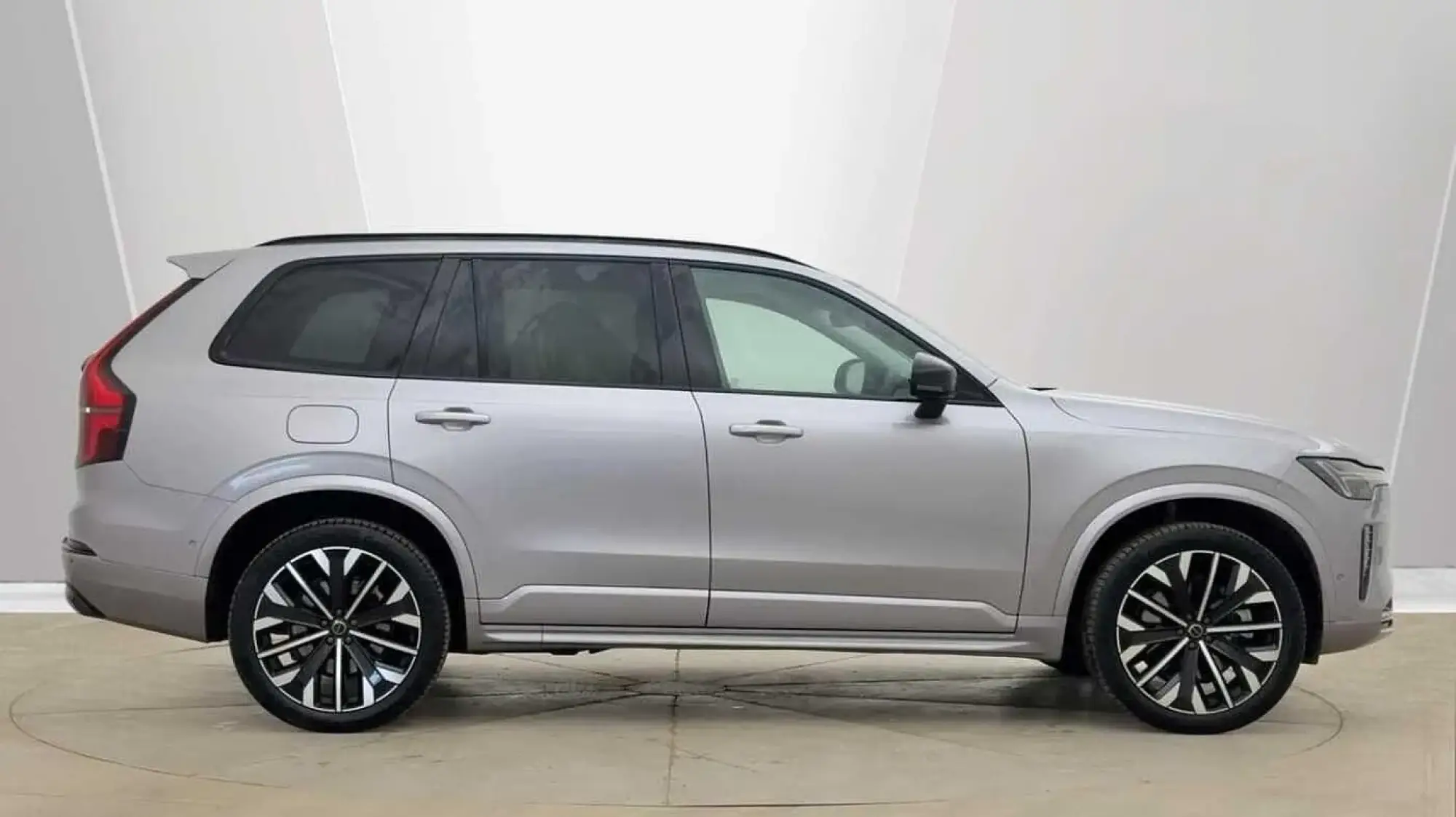 Volvo XC90 Plug-In Hybrid 2.0 T8 18.8kWh Plus Auto 4WD Euro 6 (s/s) 5dr OE75CUG Image 2