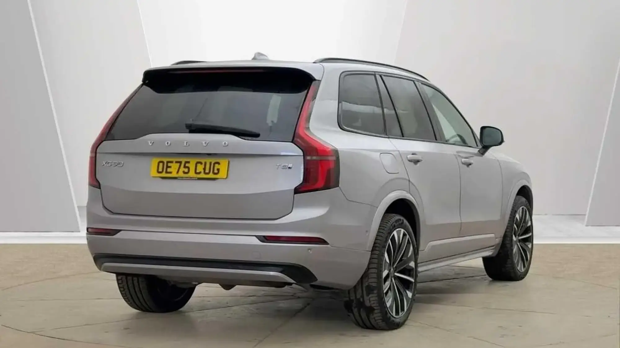 Volvo XC90 Plug-In Hybrid 2.0 T8 18.8kWh Plus Auto 4WD Euro 6 (s/s) 5dr OE75CUG Image 3