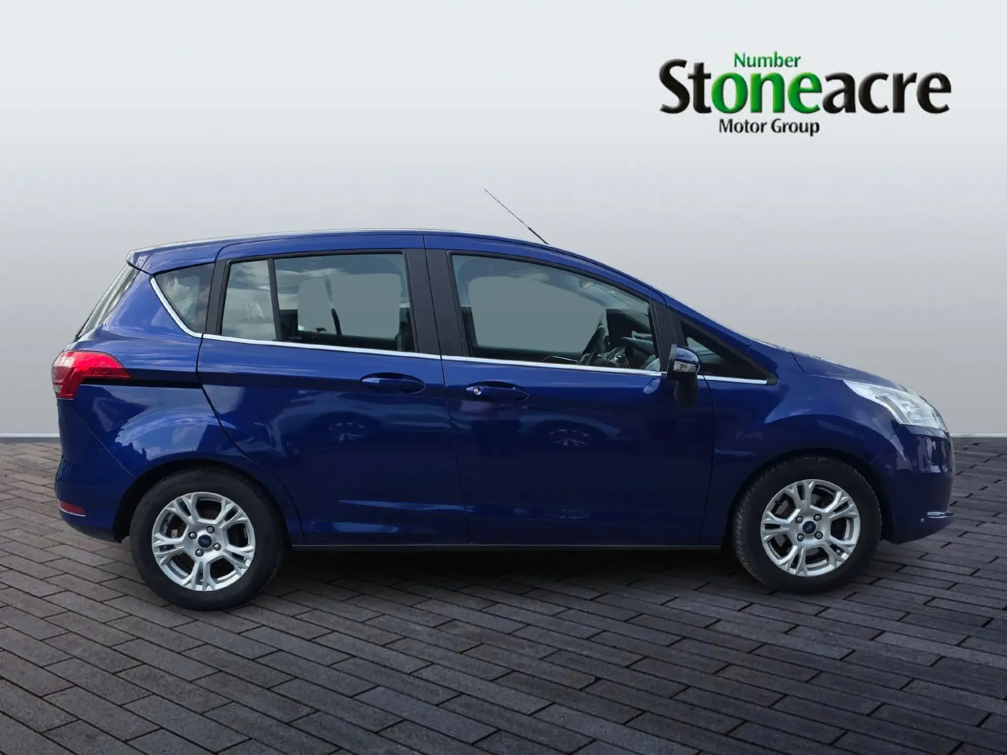 Ford B-Max 1.4 Zetec Navigator Euro 6 5dr YR18WGG Image 2