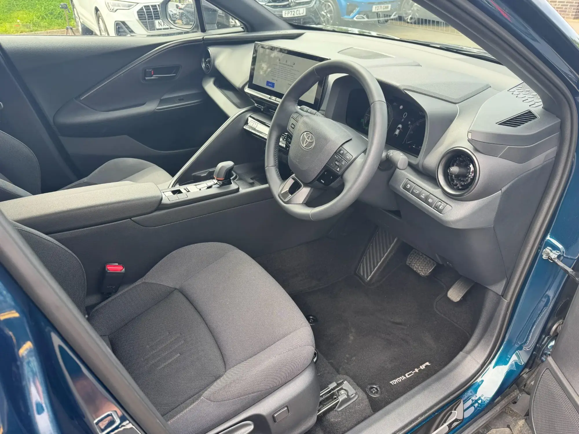 Toyota C-HR Plug-in Hybrid Image 11 Toyota C-HR Plug-in Hybrid Image 11