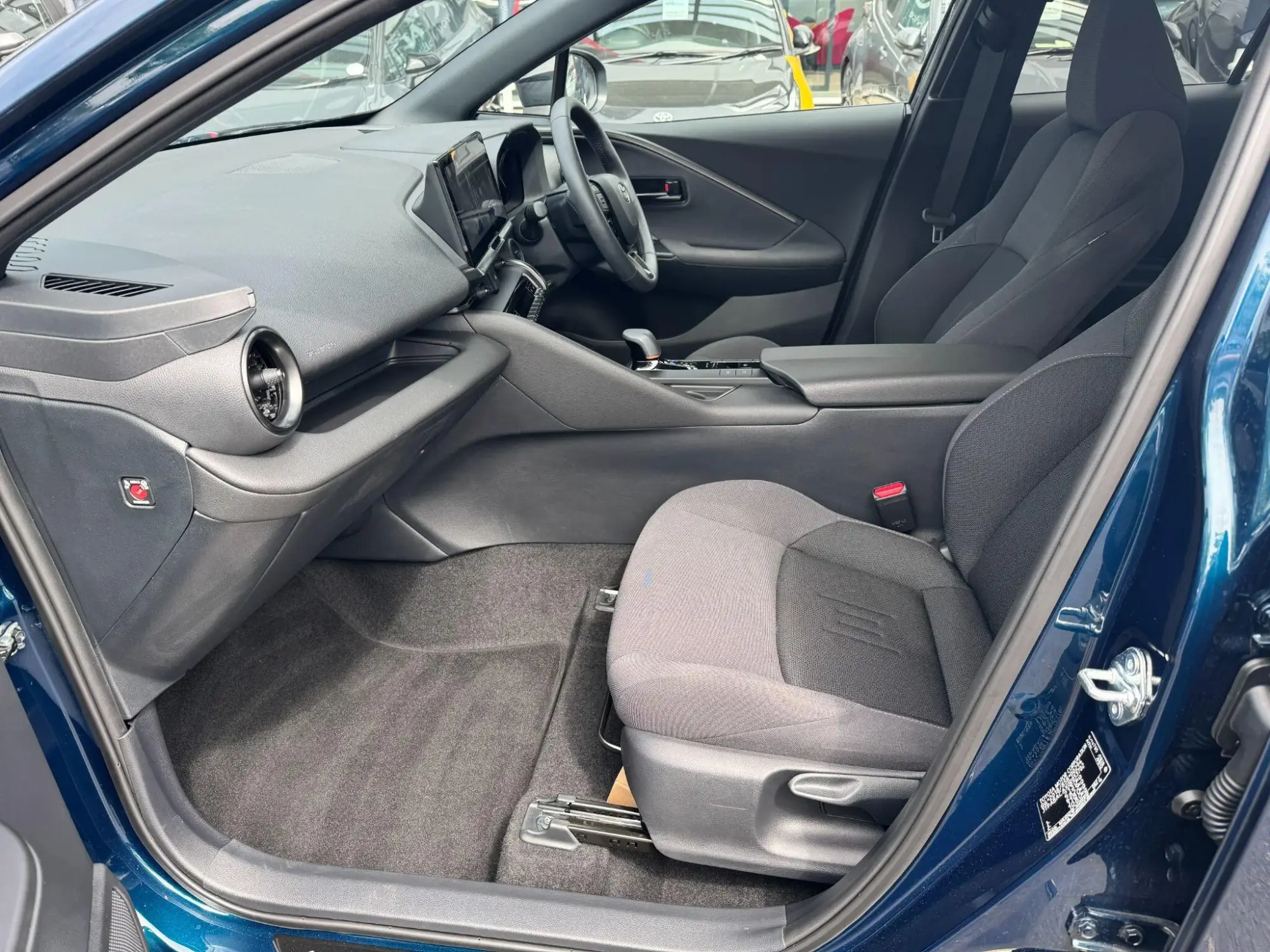 Toyota C-HR Plug-in Hybrid Image 13 Toyota C-HR Plug-in Hybrid Image 13