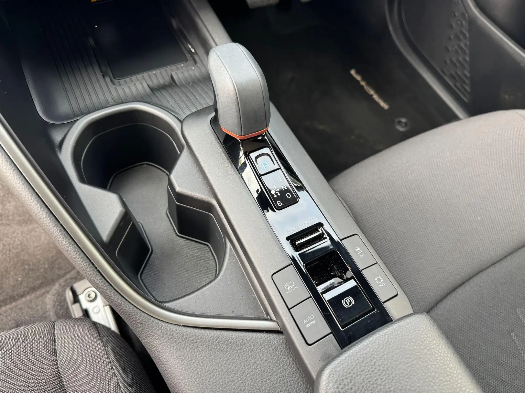 Toyota C-HR Plug-in Hybrid Image 14 Toyota C-HR Plug-in Hybrid Image 14
