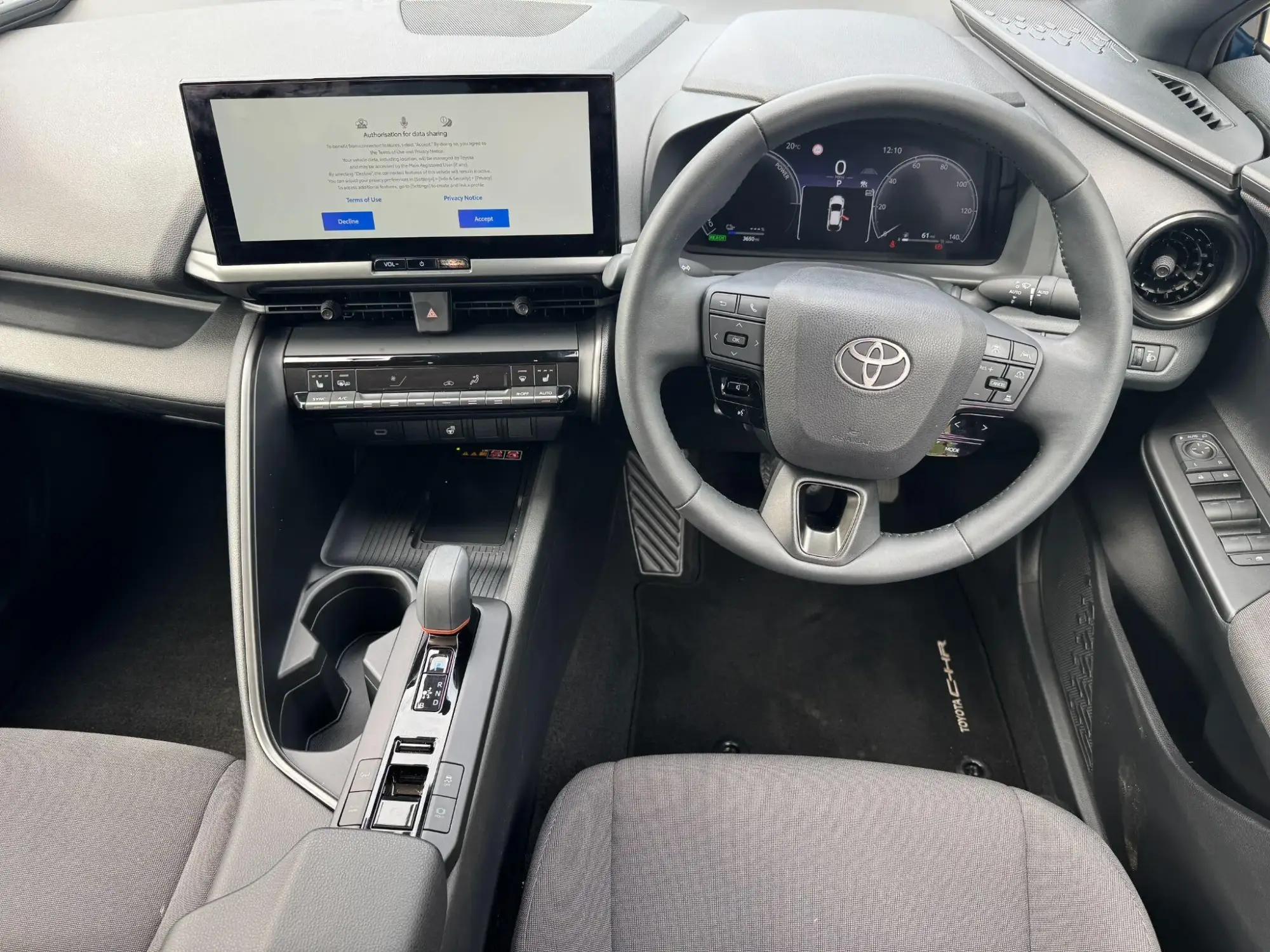 Toyota C-HR Plug-in Hybrid Image 15 Toyota C-HR Plug-in Hybrid Image 15