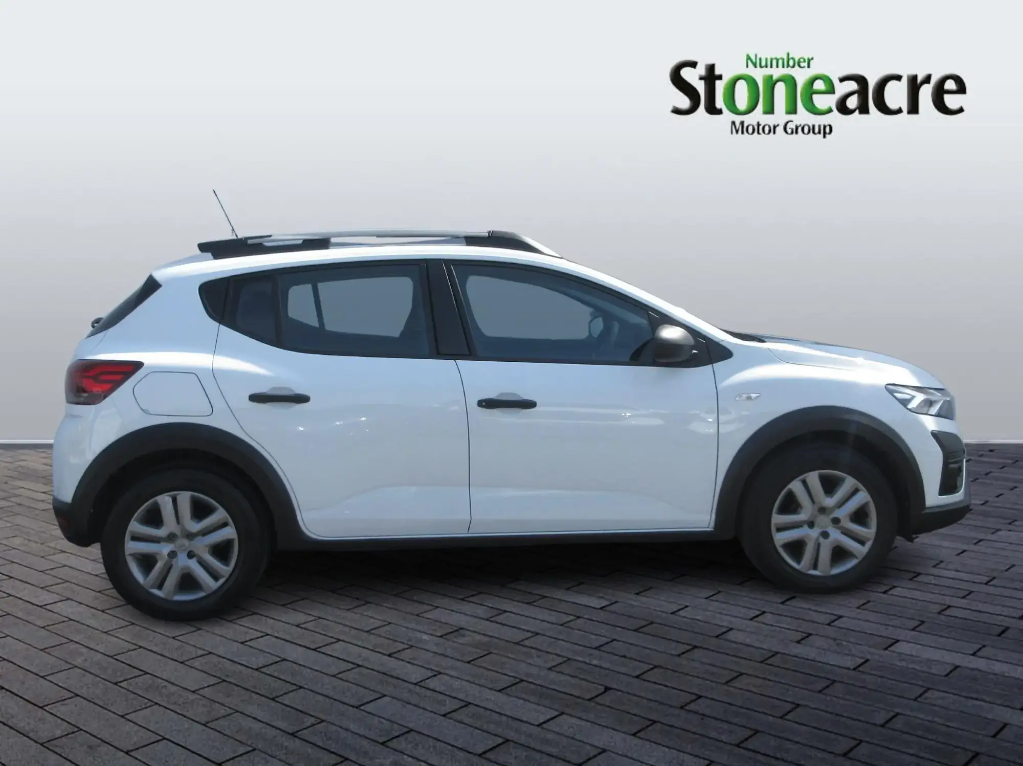 Dacia Sandero Stepway 1.0 TCe Essential Euro 6 (s/s) 5dr NU22ZWP Image 2