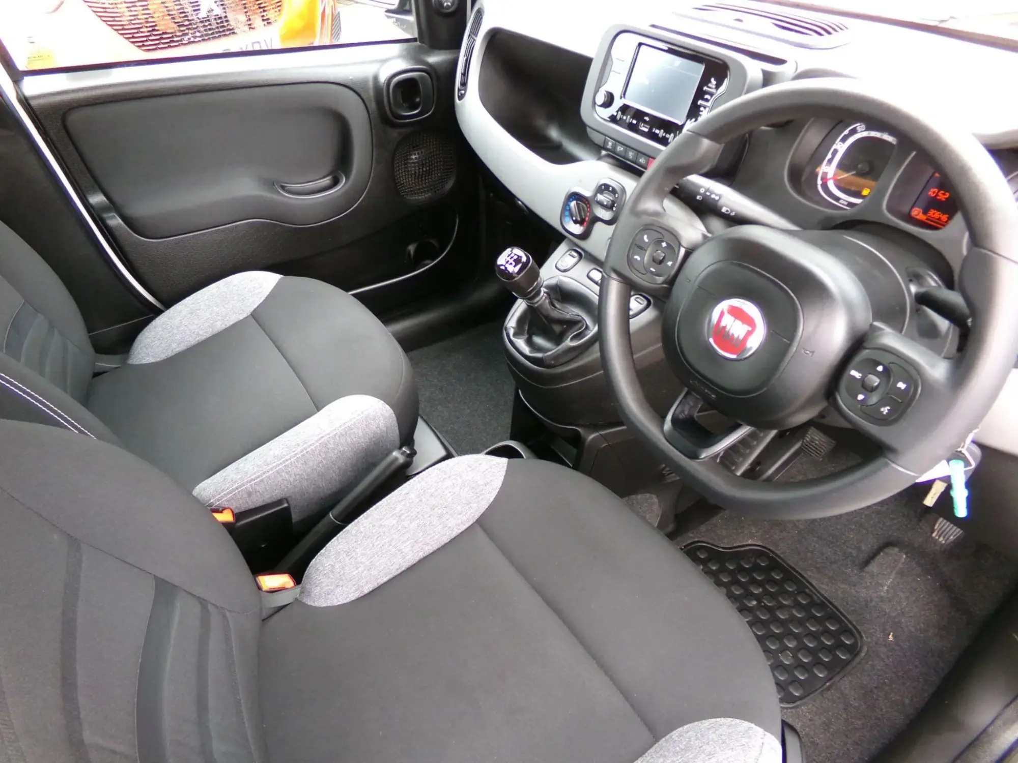 Fiat Panda Hybrid 1.0 MHEV Euro 6 (s/s) 5dr YM23MKE Image 2