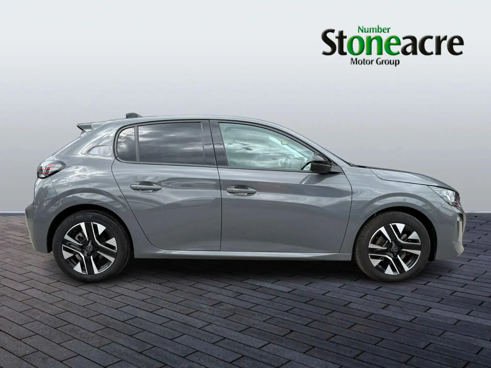 Peugeot 208 Image 2