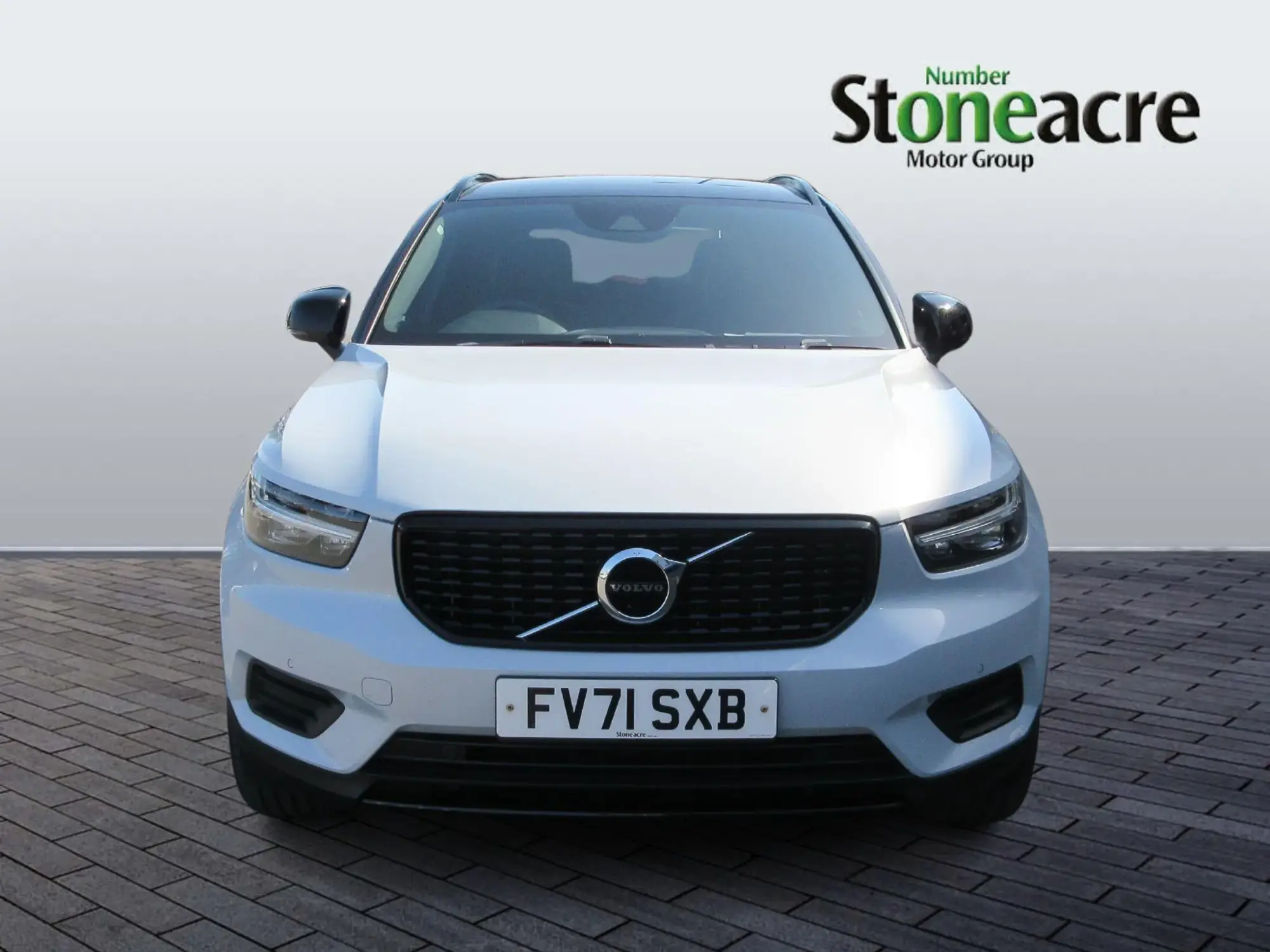 Volvo XC40 2.0 B4 MHEV R-Design DCT Auto Euro 6 (s/s) 5dr FV71SXB Image 2