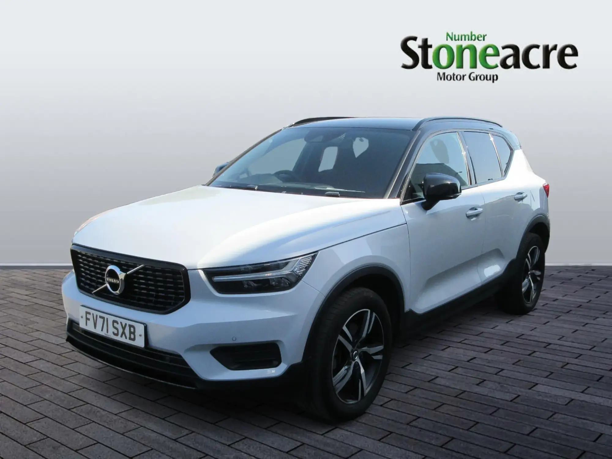 Volvo XC40 2.0 B4 MHEV R-Design DCT Auto Euro 6 (s/s) 5dr FV71SXB Image 3