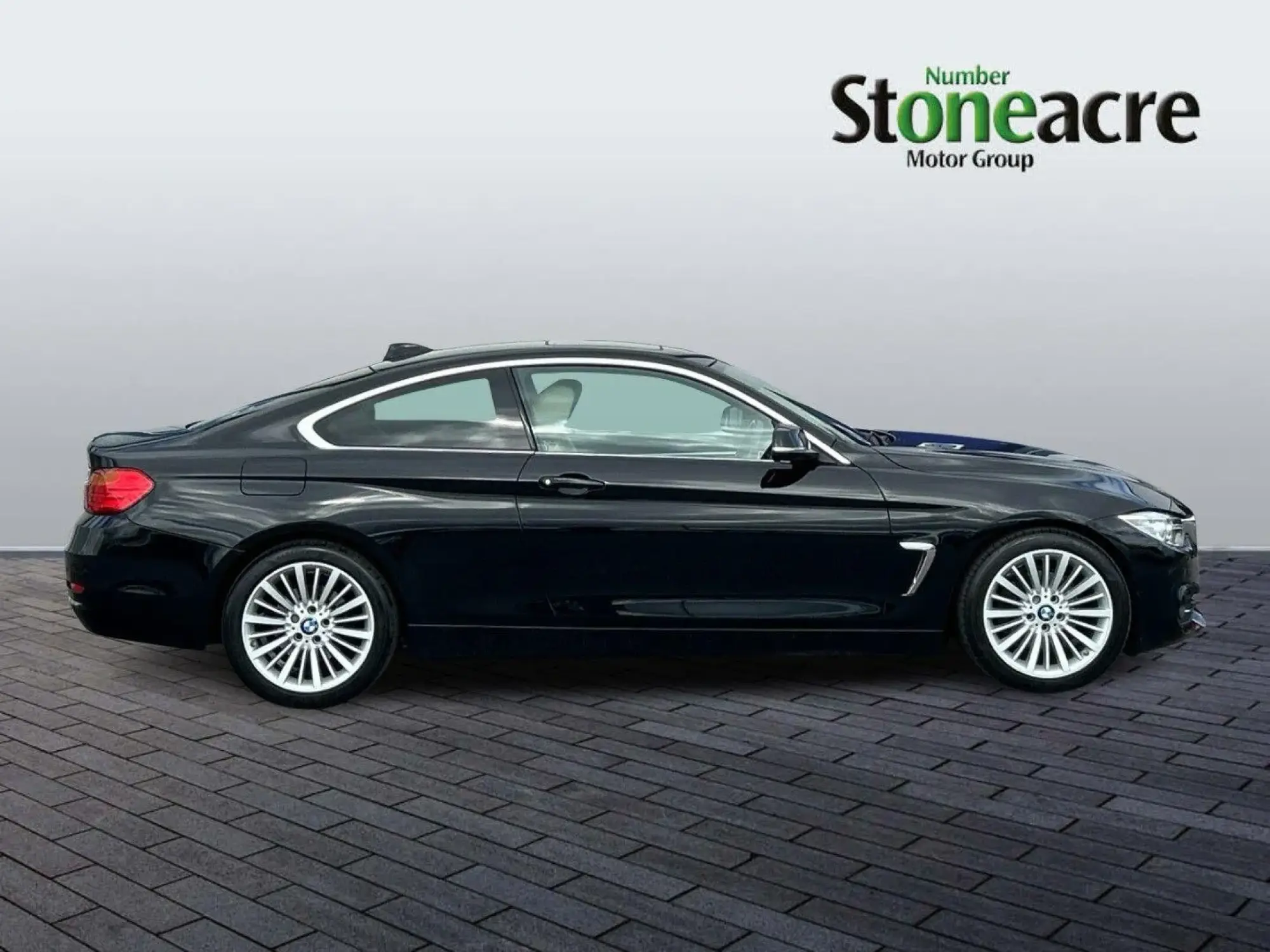 BMW 4 Series 2.0 420d Luxury Auto Euro 6 (s/s) 2dr RA17FEX Image 2
