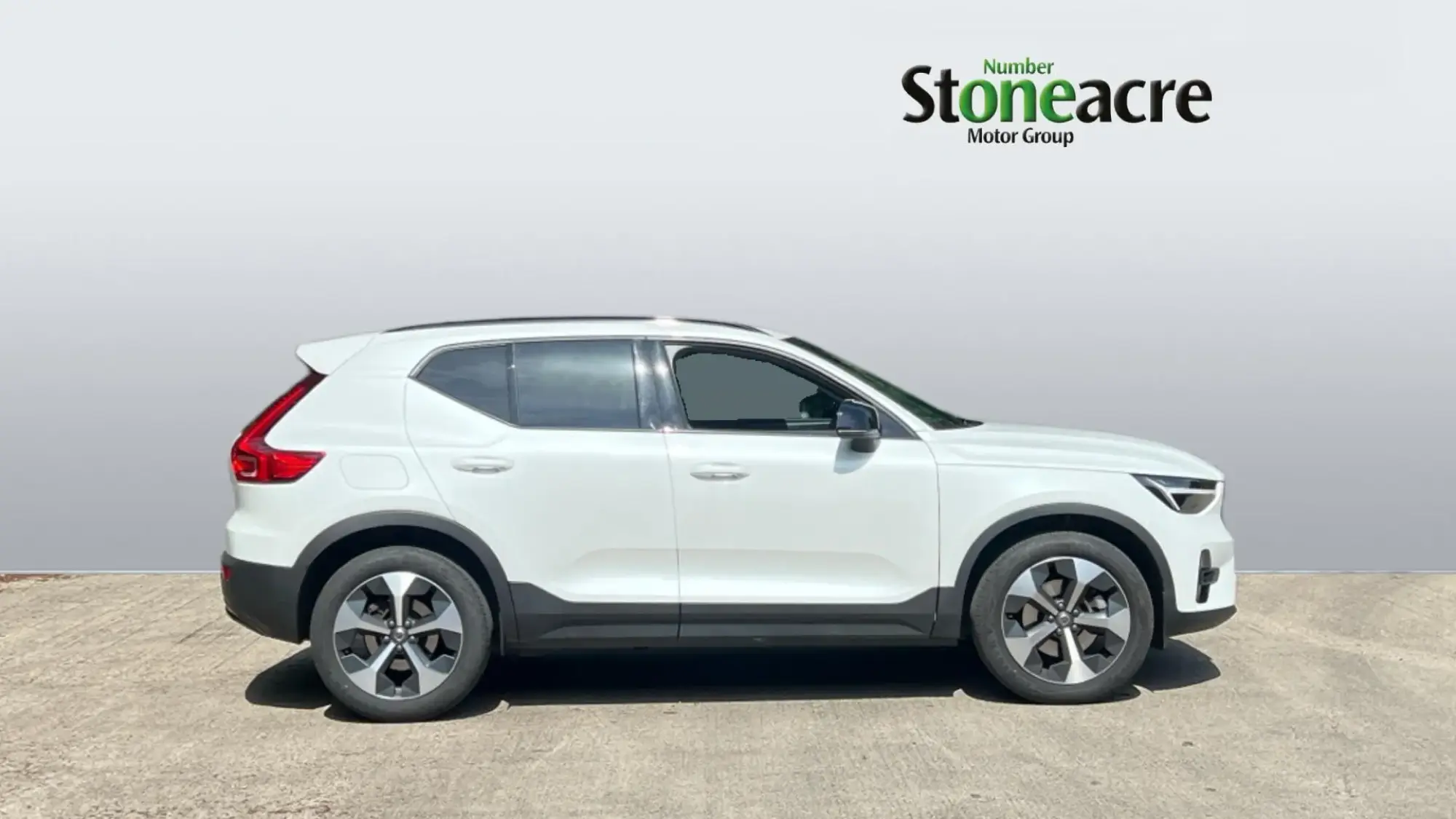 Volvo XC40 2.0 B4P Plus Dark 5dr Auto RV75PXY Image 3