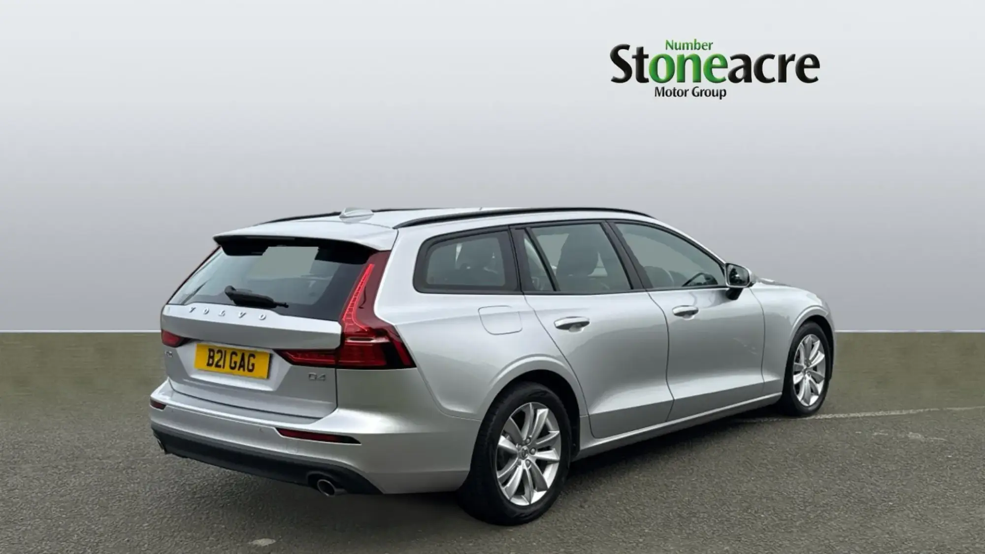 Volvo V60 2.0 D4 Momentum Auto Euro 6 (s/s) 5dr NK68LGG Image 2