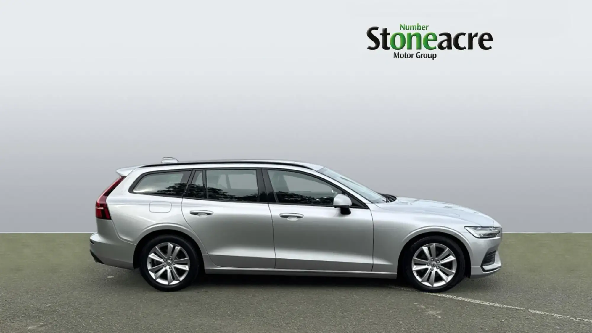 Volvo V60 2.0 D4 Momentum Auto Euro 6 (s/s) 5dr NK68LGG Image 3