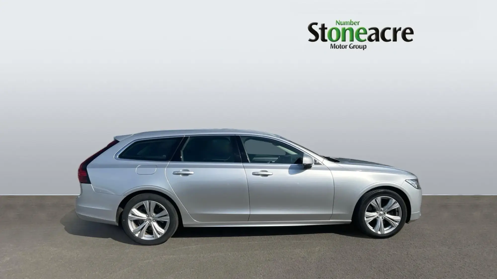 Volvo V90 2.0 B4 MHEV Momentum Auto Euro 6 (s/s) 5dr NG21YOA Image 3