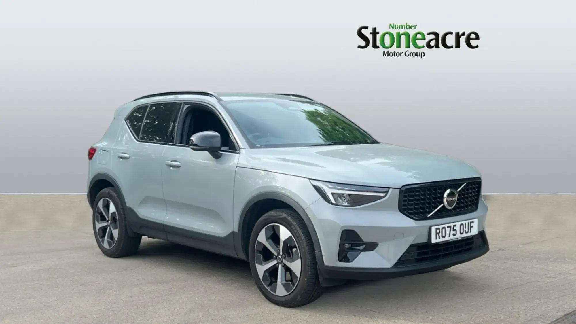 Volvo XC40 2.0 B4P Plus Dark 5dr Auto RO75OUF Image 1