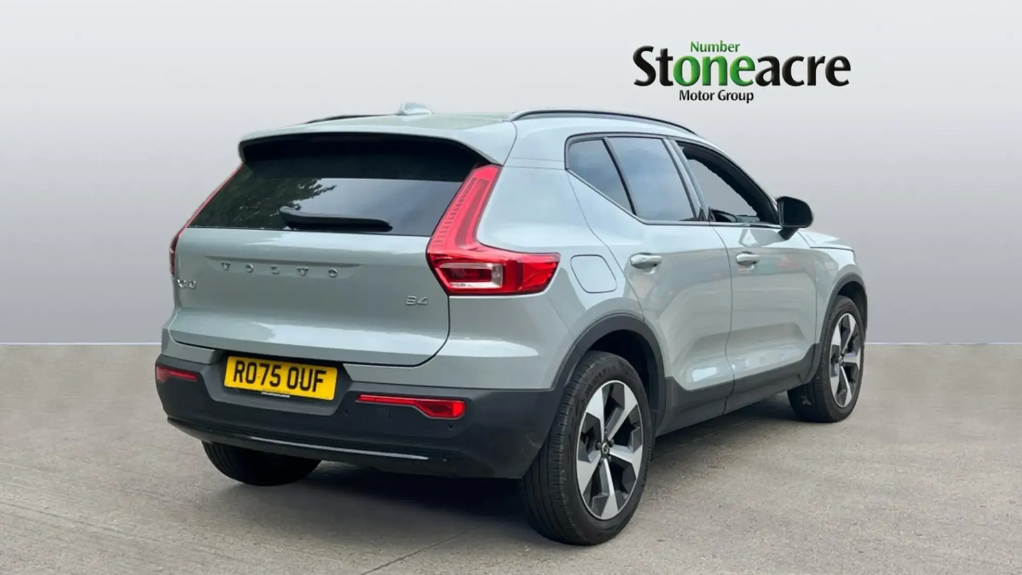 Volvo XC40 2.0 B4P Plus Dark 5dr Auto RO75OUF Image 2