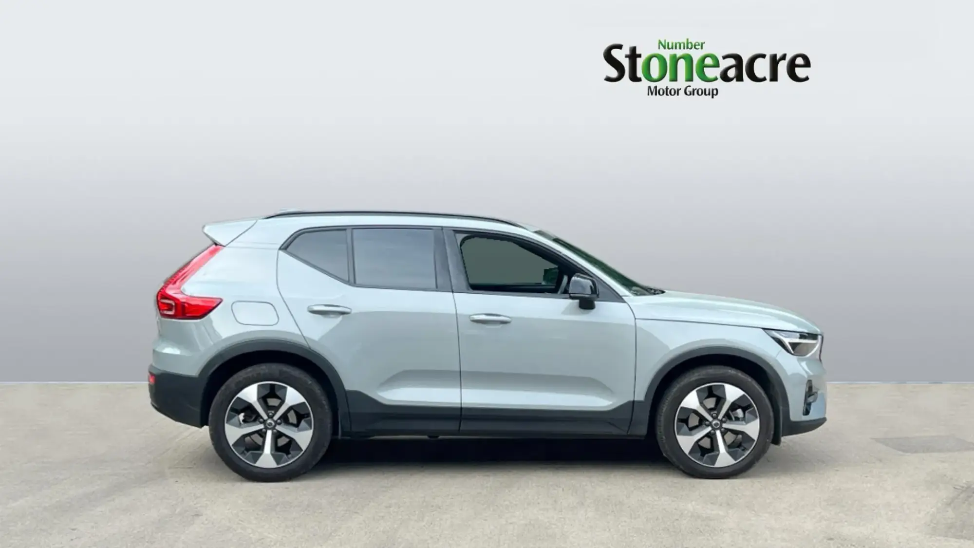 Volvo XC40 2.0 B4P Plus Dark 5dr Auto RO75OUF Image 3