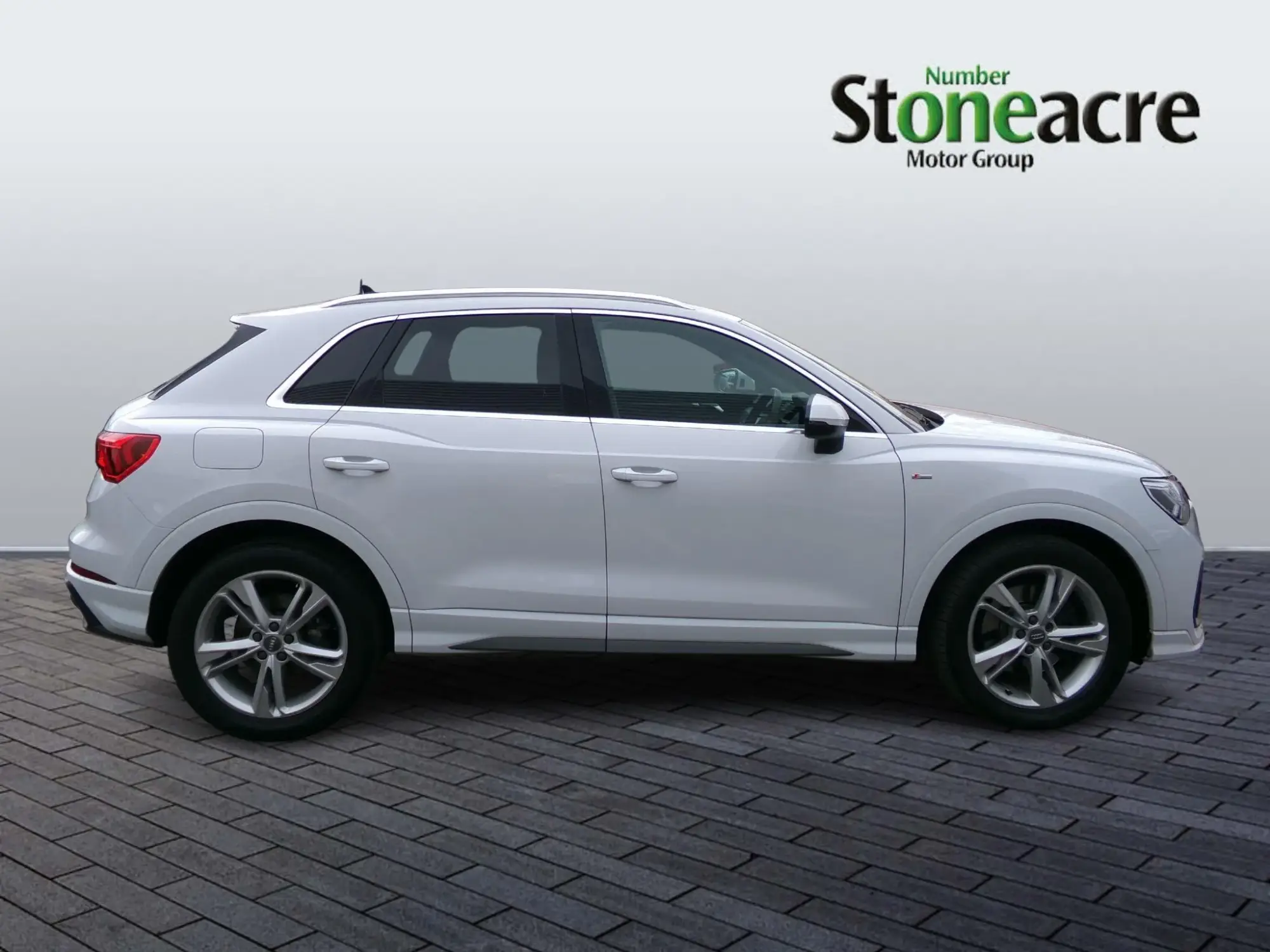 Audi Q3 2.0 TFSI 45 S line S Tronic quattro Euro 6 (s/s) 5dr BC19MGV Image 2