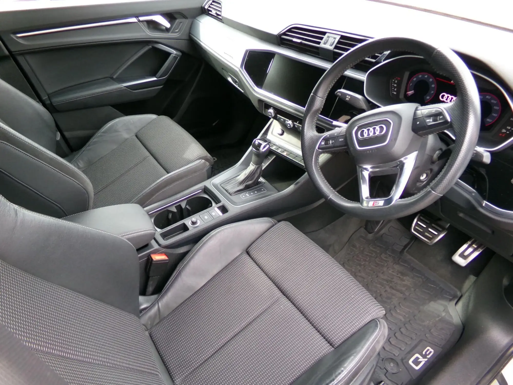 Audi Q3 Image 11