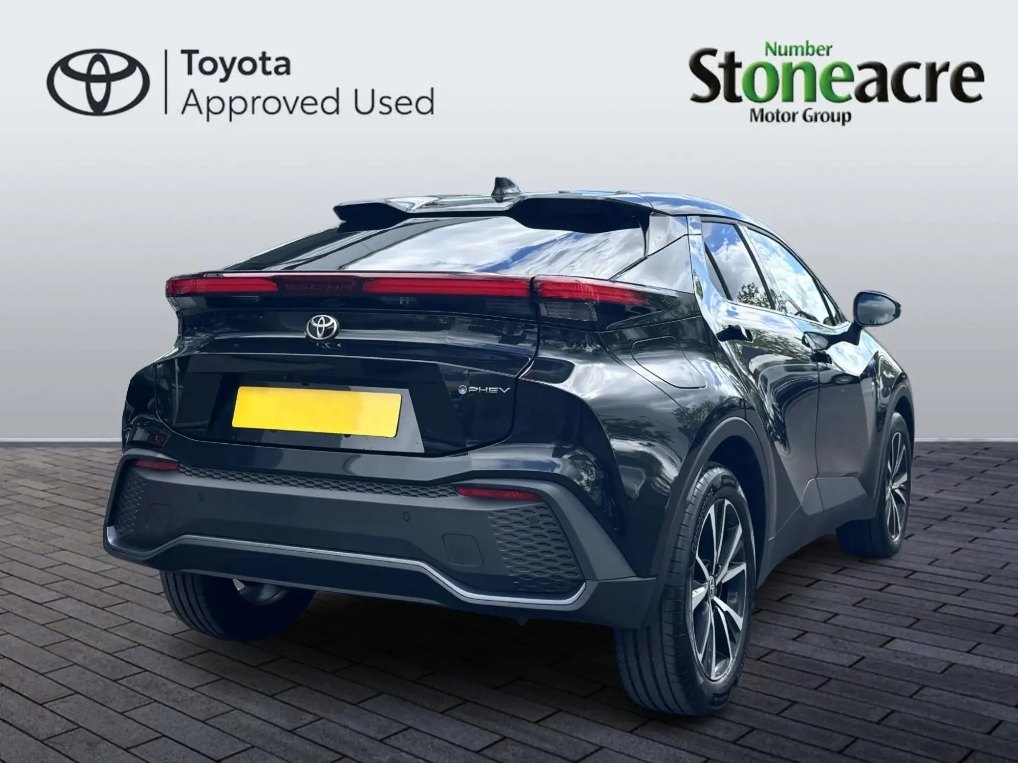 Toyota C-HR Plug-in Hybrid 2.0 VVT-h 13.6 kWh Design CVT Euro 6 (s/s) 5dr NU26AZO Image 3
