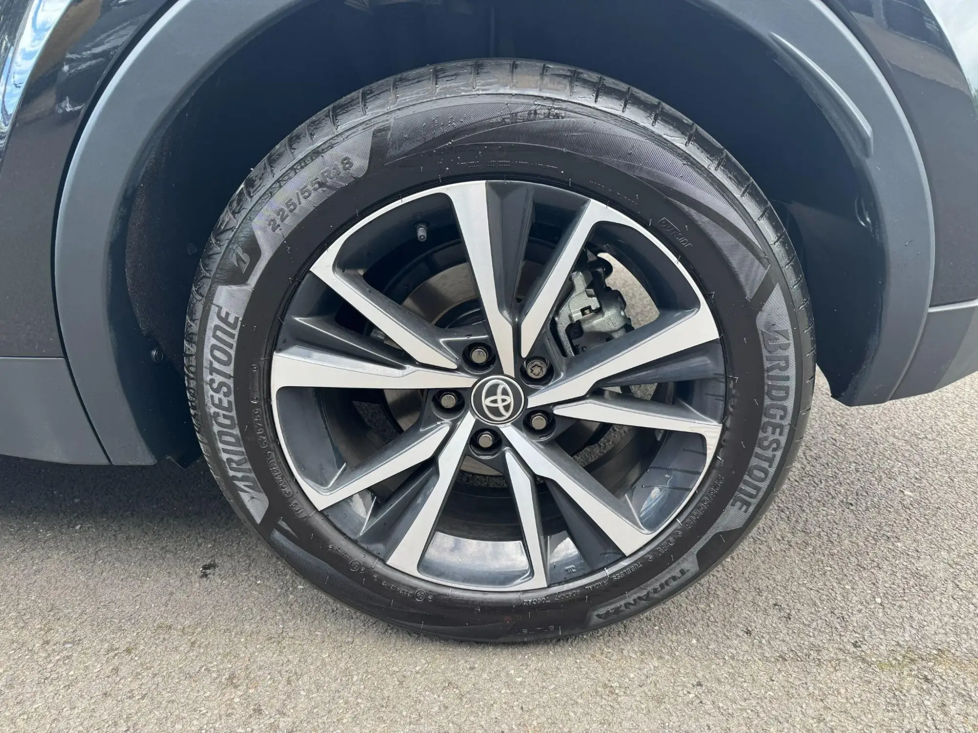 Toyota C-HR Plug-in Hybrid Image 9 Toyota C-HR Plug-in Hybrid Image 9
