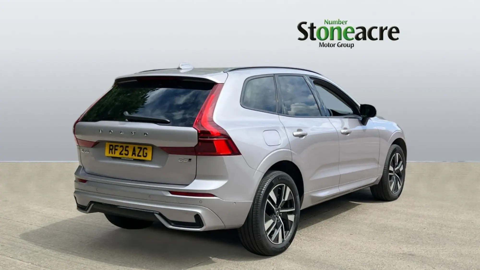 Volvo XC60 2.0 B5 MHEV Plus Pro Auto AWD Euro 6 (s/s) 5dr RF25AZG Image 2