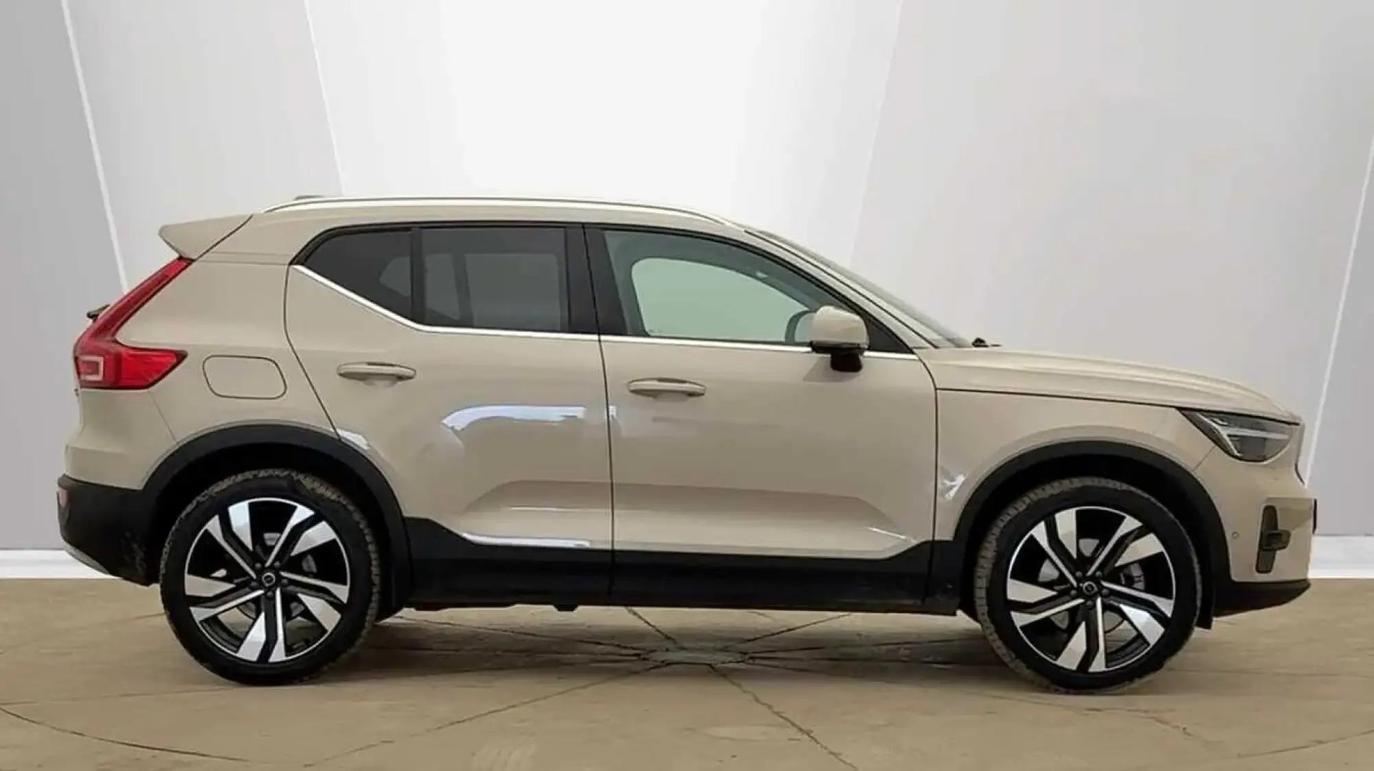 Volvo XC40 Image 2