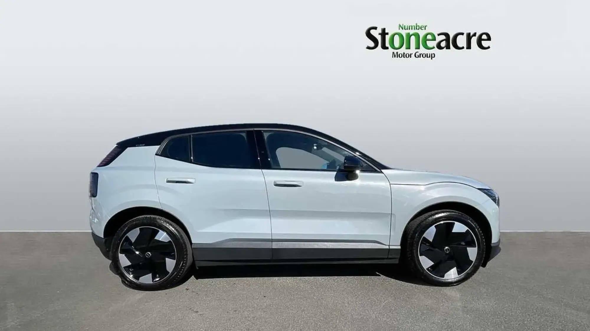 Volvo EX30 200kW SM Extended Range Plus 69kWh 5dr Auto NL26HJY Image 3