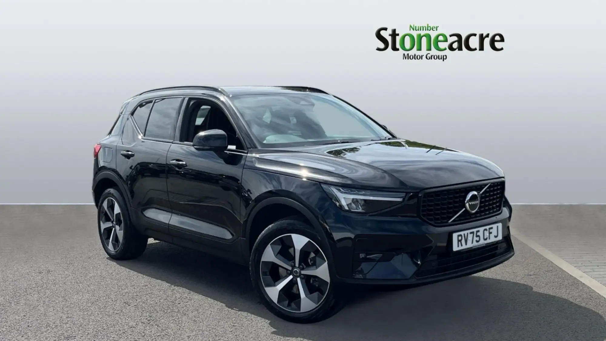 Volvo XC40 2.0 B4P Plus Dark 5dr Auto RV75CFJ Image 1