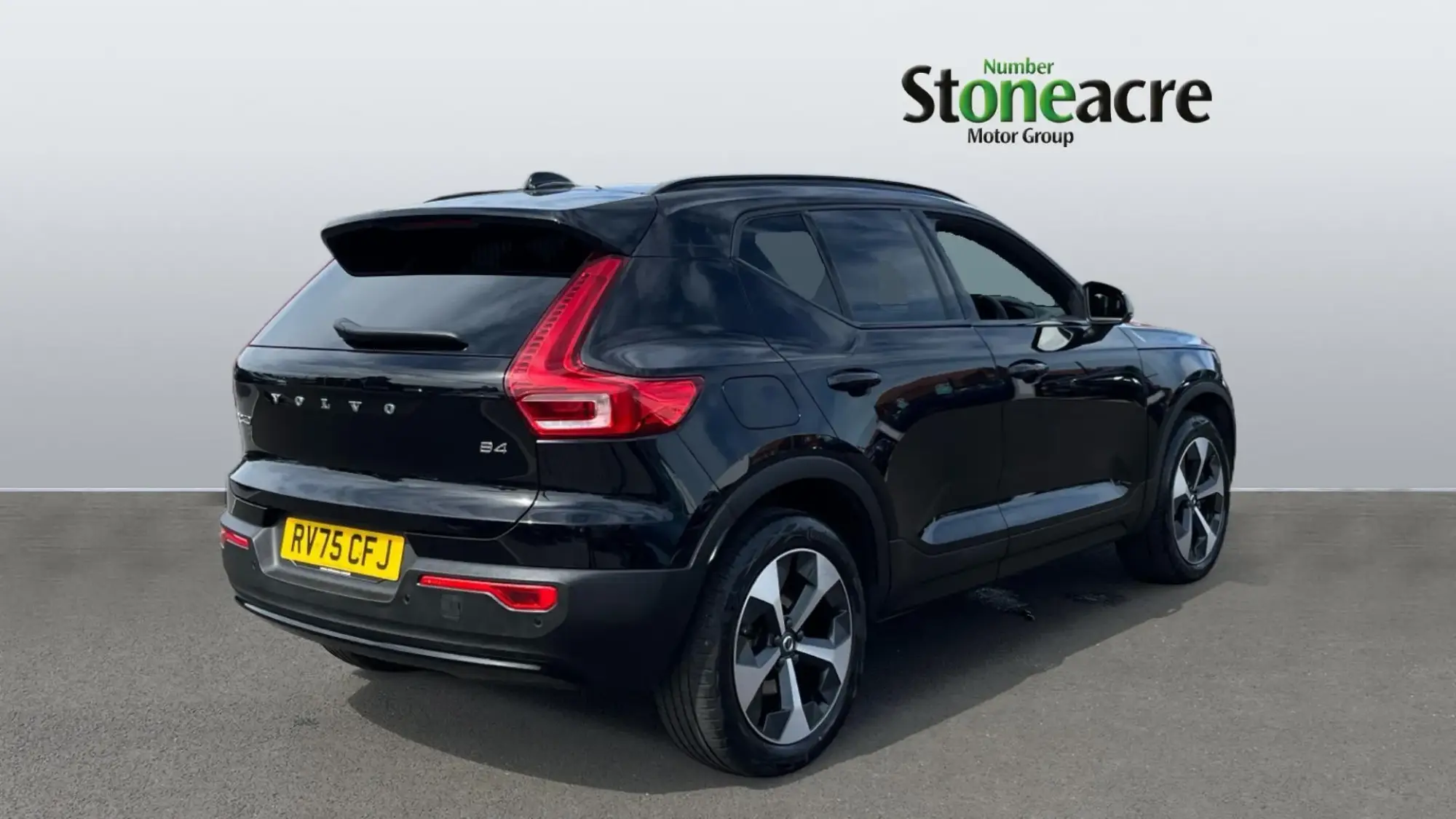 Volvo XC40 2.0 B4P Plus Dark 5dr Auto RV75CFJ Image 2