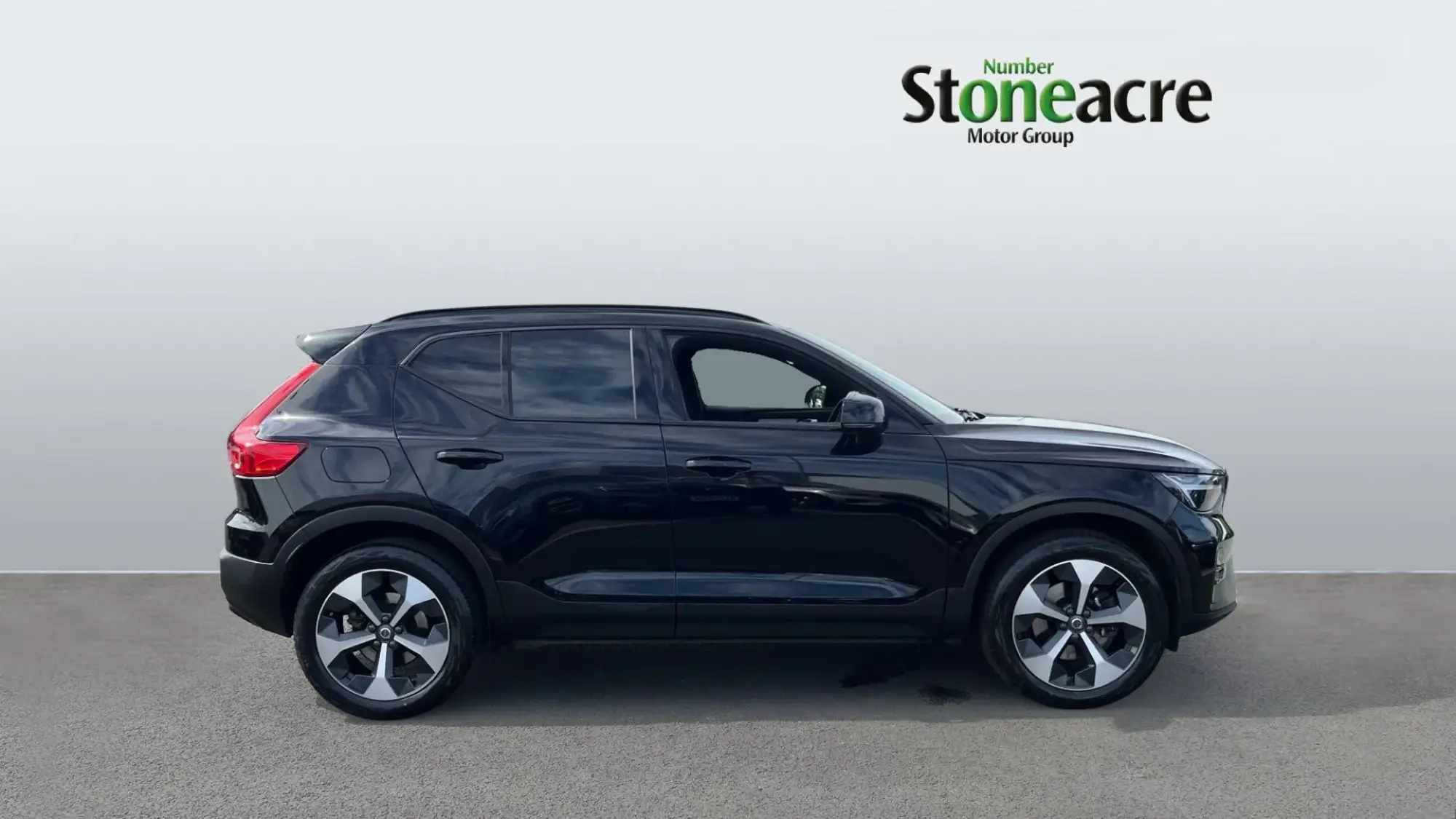 Volvo XC40 2.0 B4P Plus Dark 5dr Auto RV75CFJ Image 3