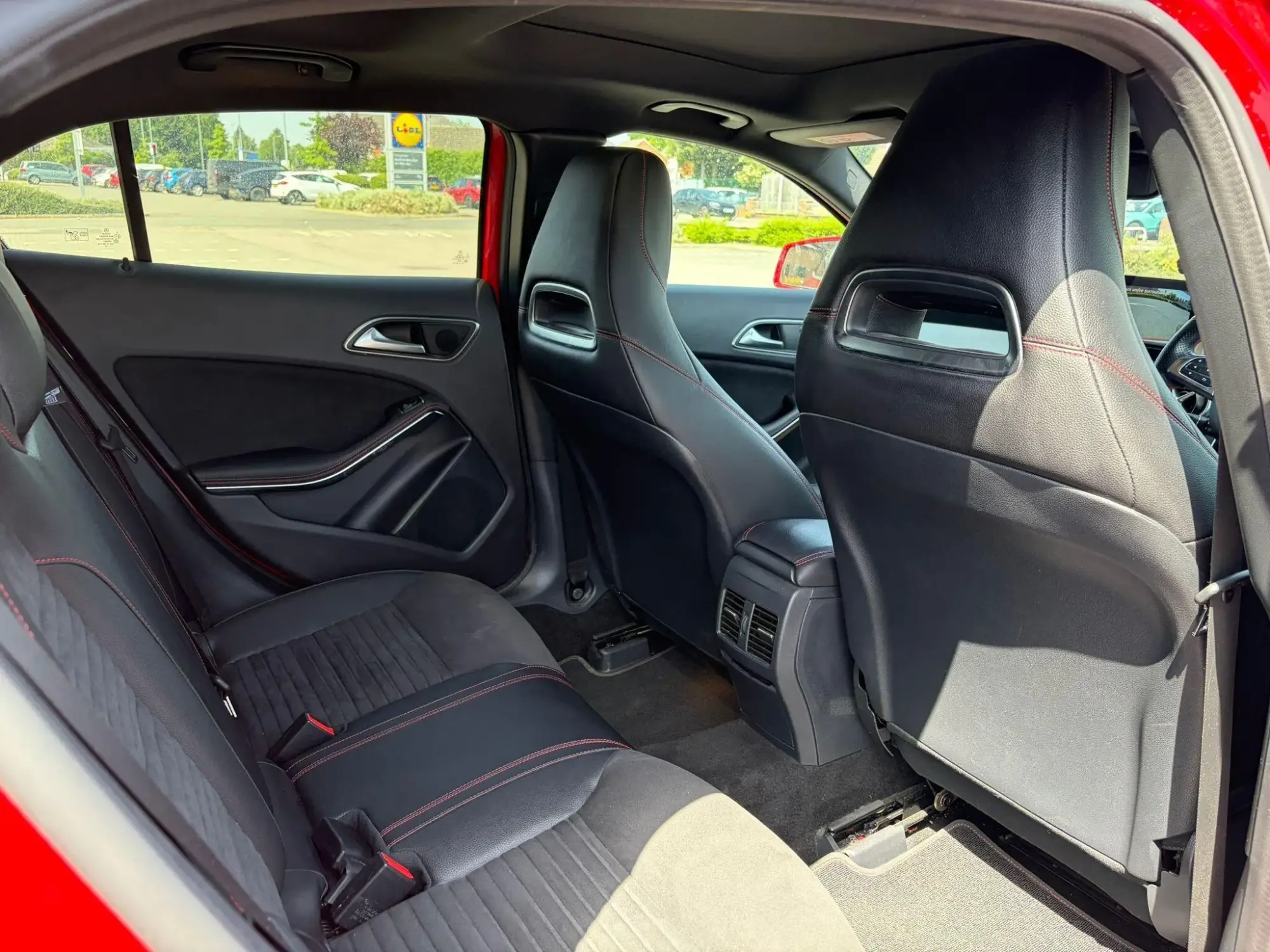 Mercedes-Benz GLA Image 11