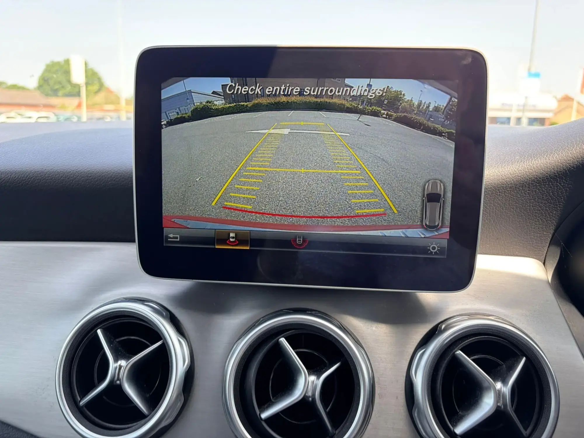 Mercedes-Benz GLA Image 13