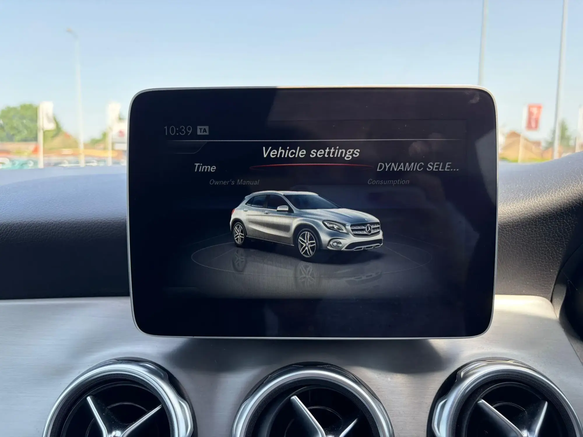 Mercedes-Benz GLA Image 16