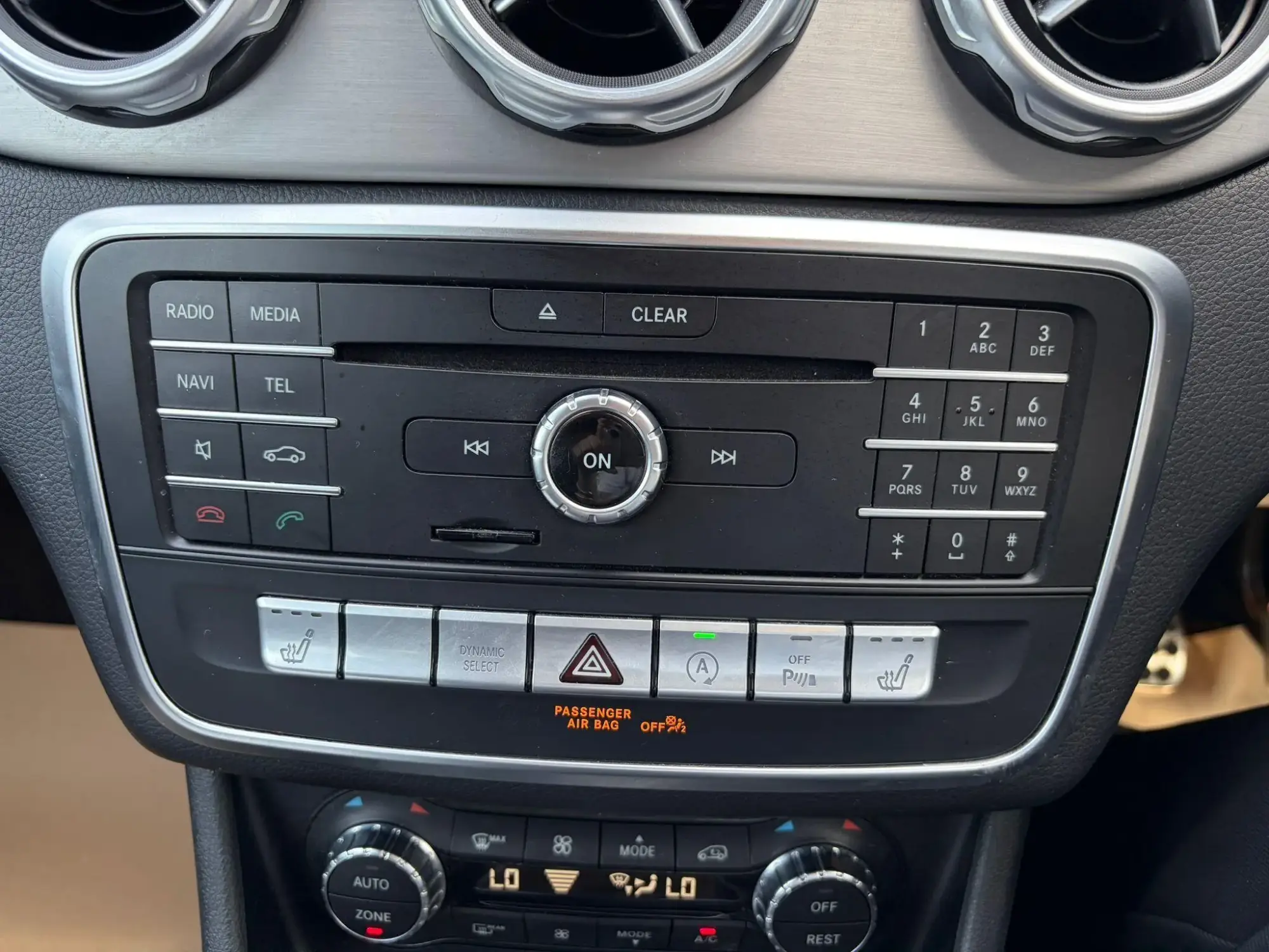 Mercedes-Benz GLA Image 22