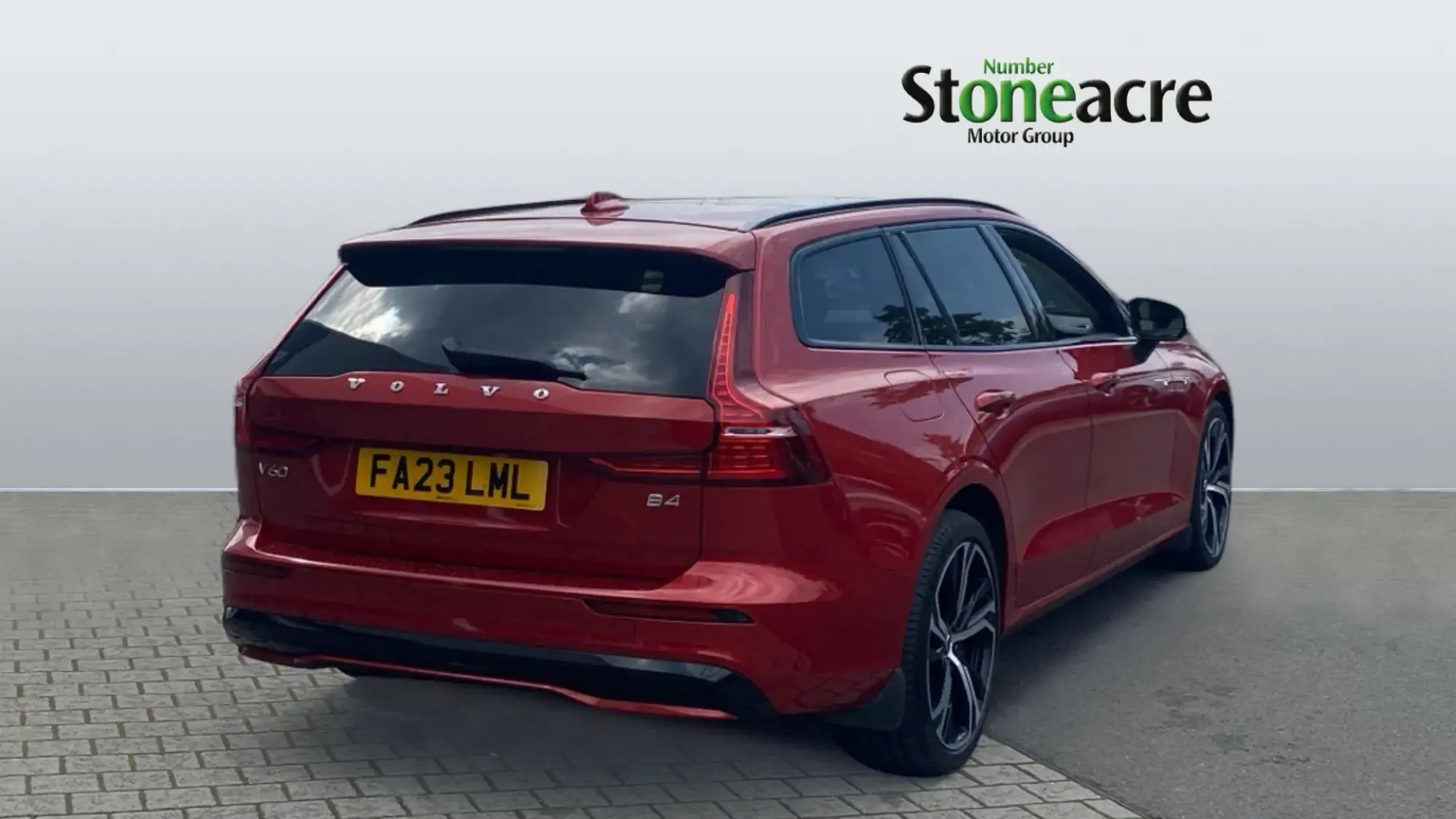 Volvo V60 2.0 B4 MHEV Ultimate DCT Auto Euro 6 (s/s) 5dr FA23LML Image 2