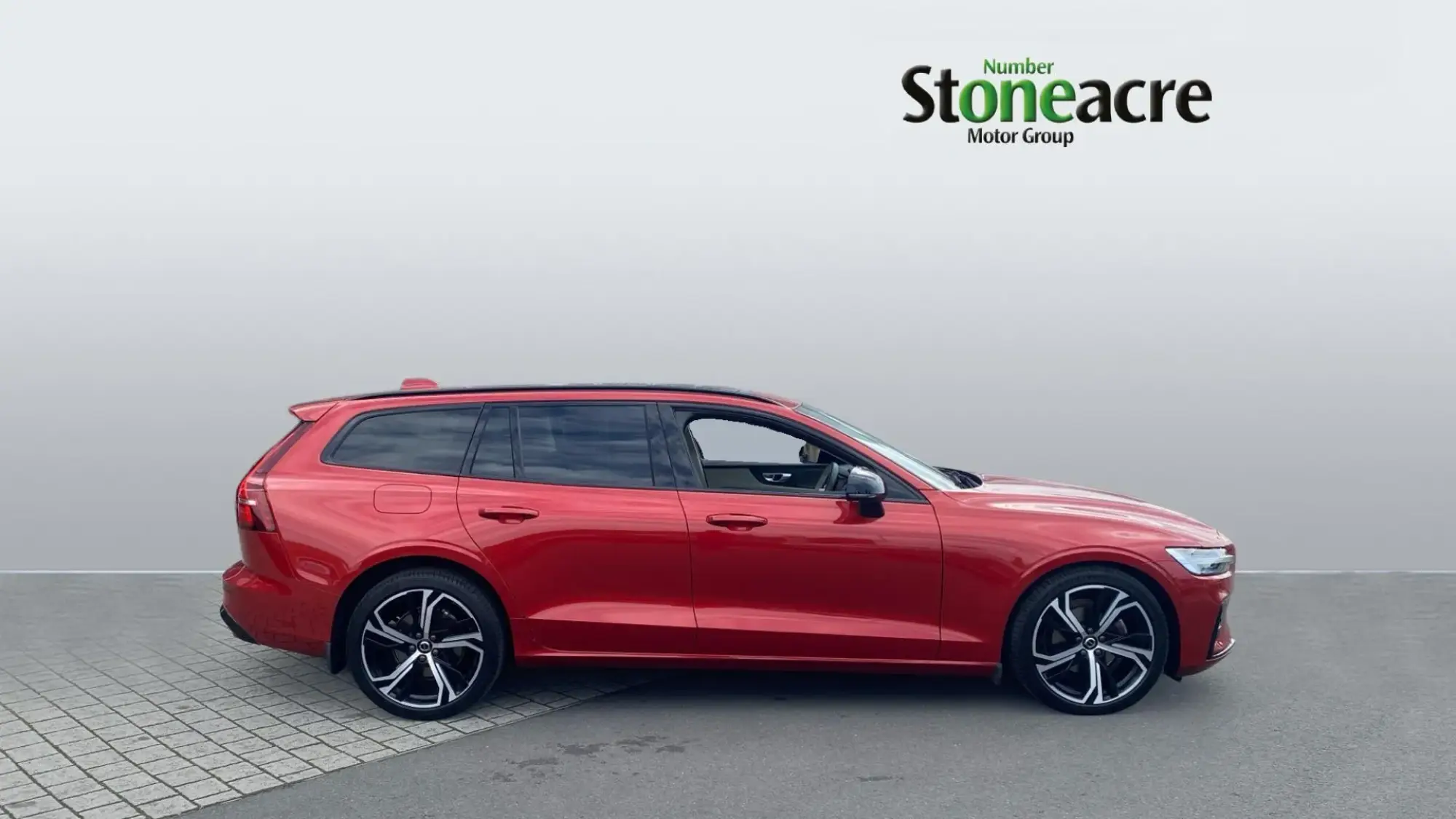 Volvo V60 2.0 B4 MHEV Ultimate DCT Auto Euro 6 (s/s) 5dr FA23LML Image 3