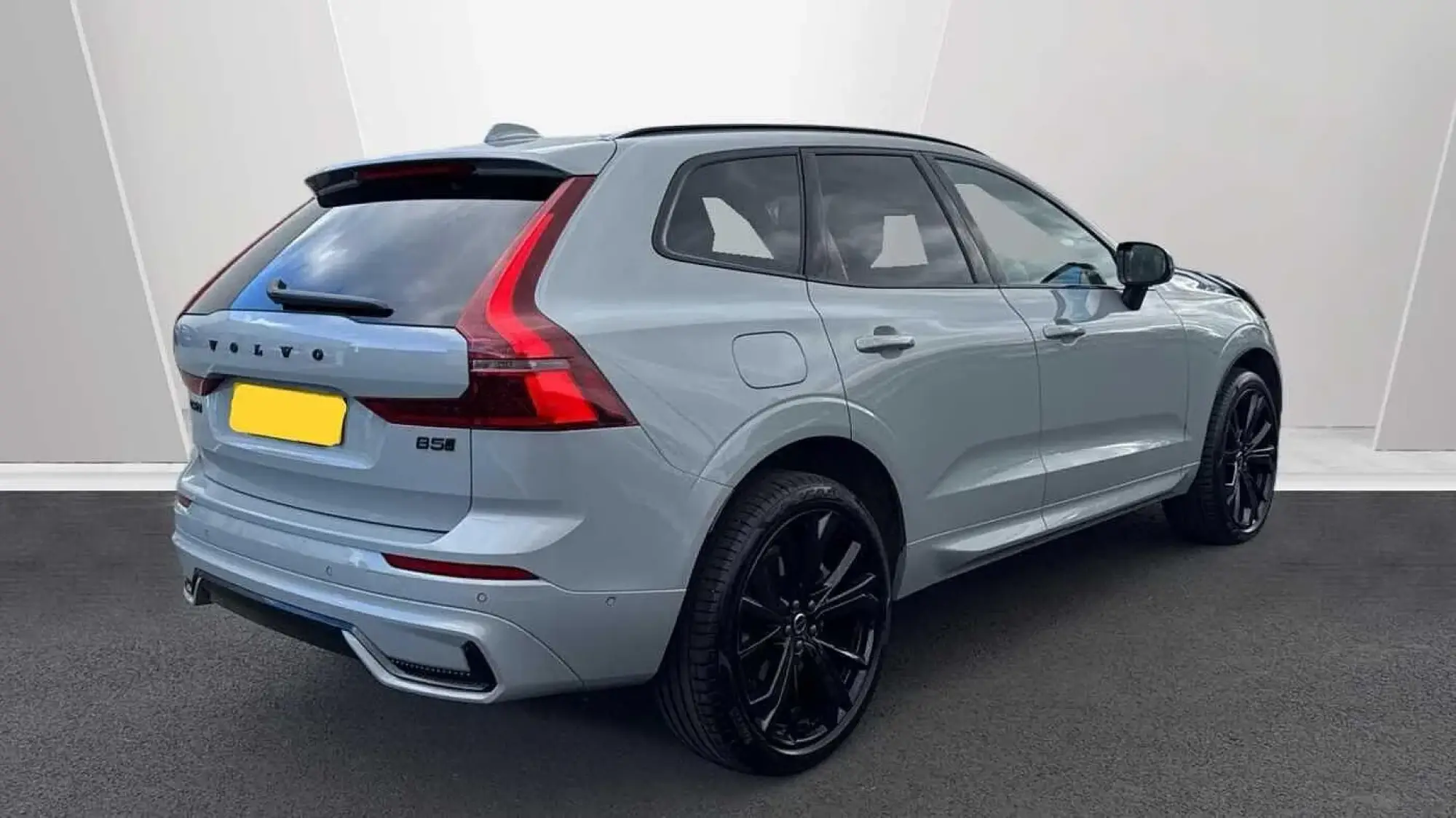 Volvo XC60 2.0 B5 MHEV Plus Black Edition Auto AWD Euro 6 (s/s) 5dr BK26WNS Image 2
