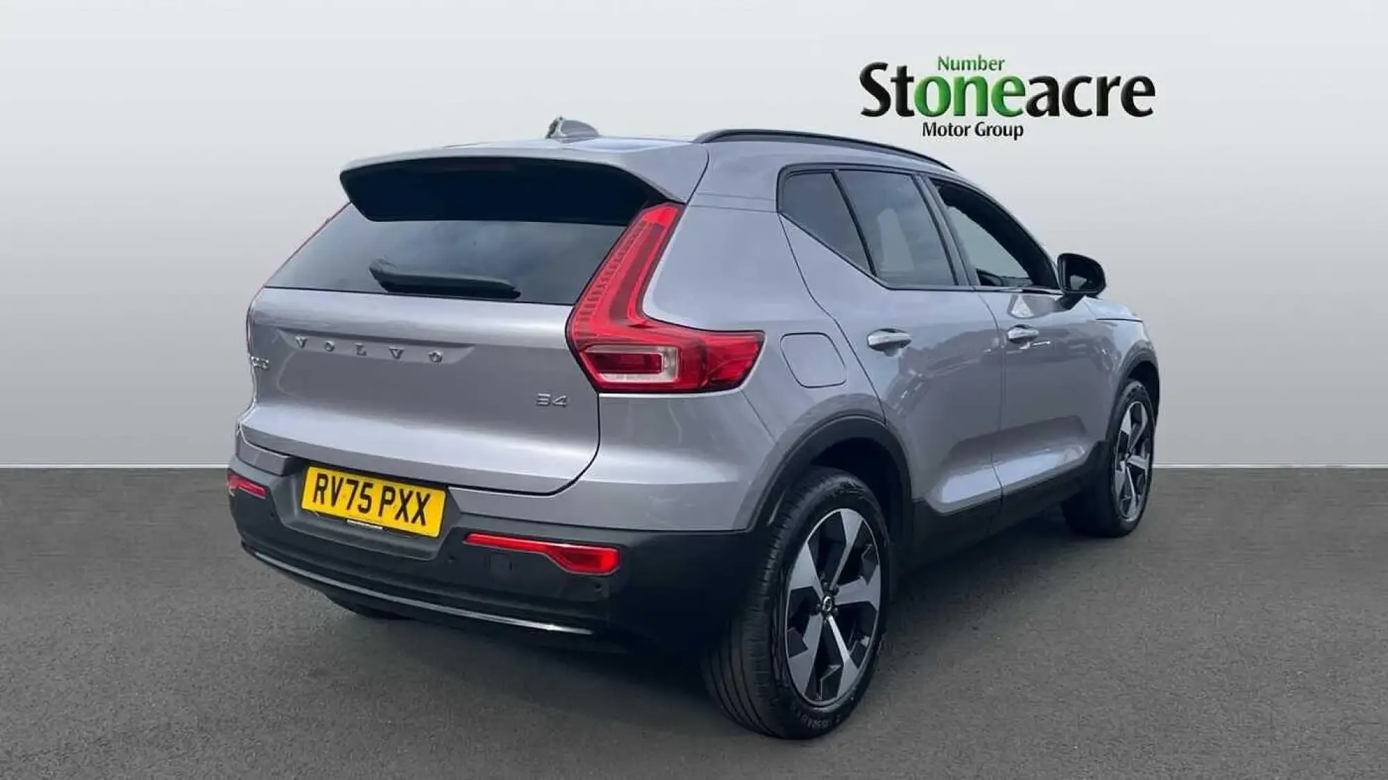 Volvo XC40 2.0 B4P Plus Dark 5dr Auto RV75PXX Image 2
