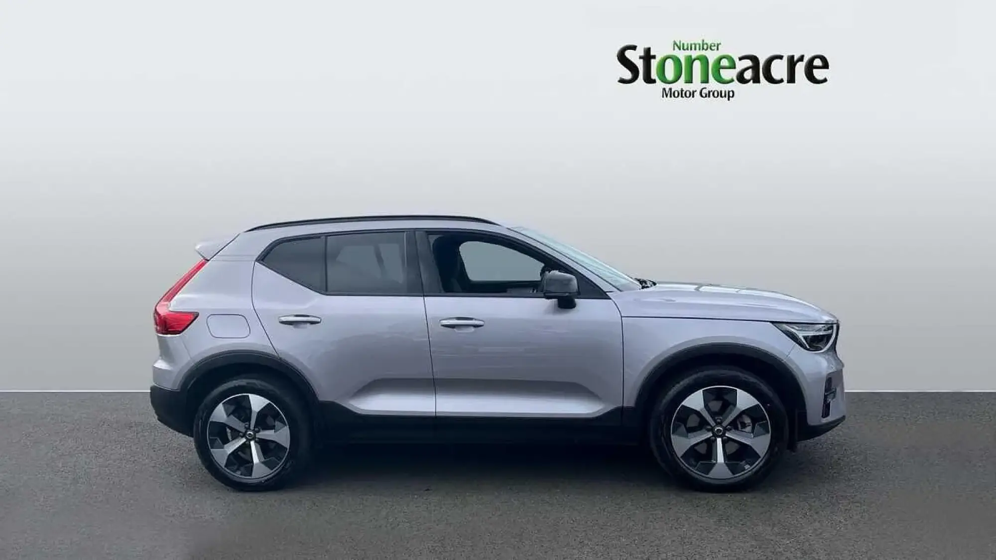 Volvo XC40 2.0 B4P Plus Dark 5dr Auto RV75PXX Image 3