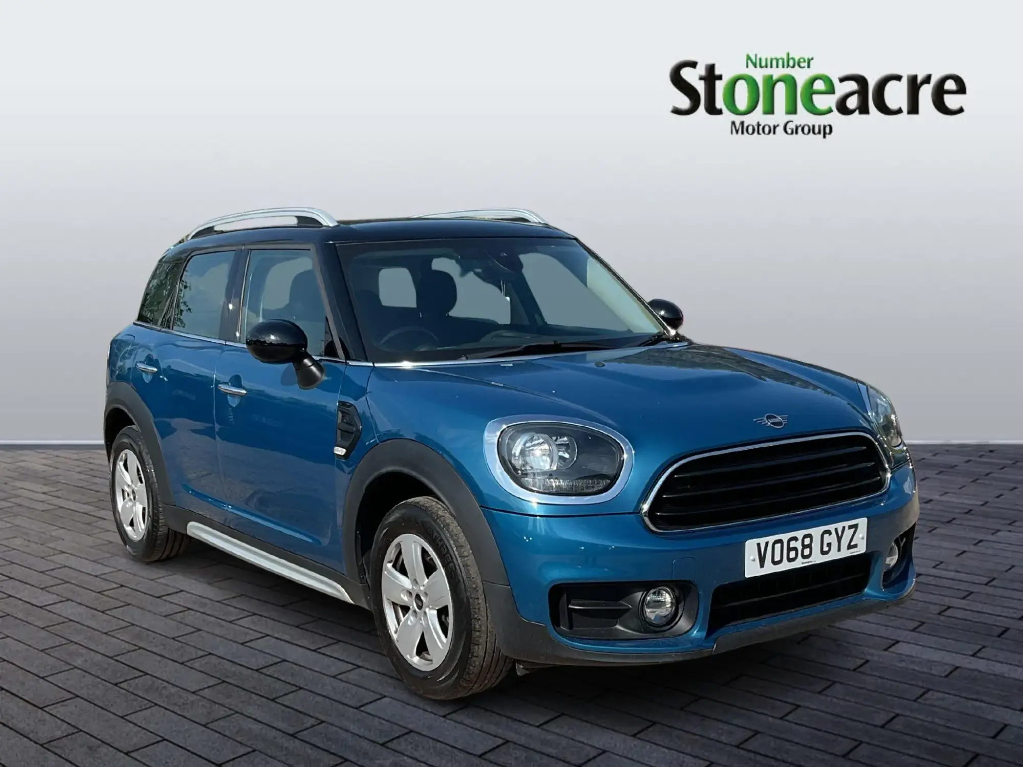 MINI Countryman 1.5 Cooper 5dr VO68GYZ Image 1