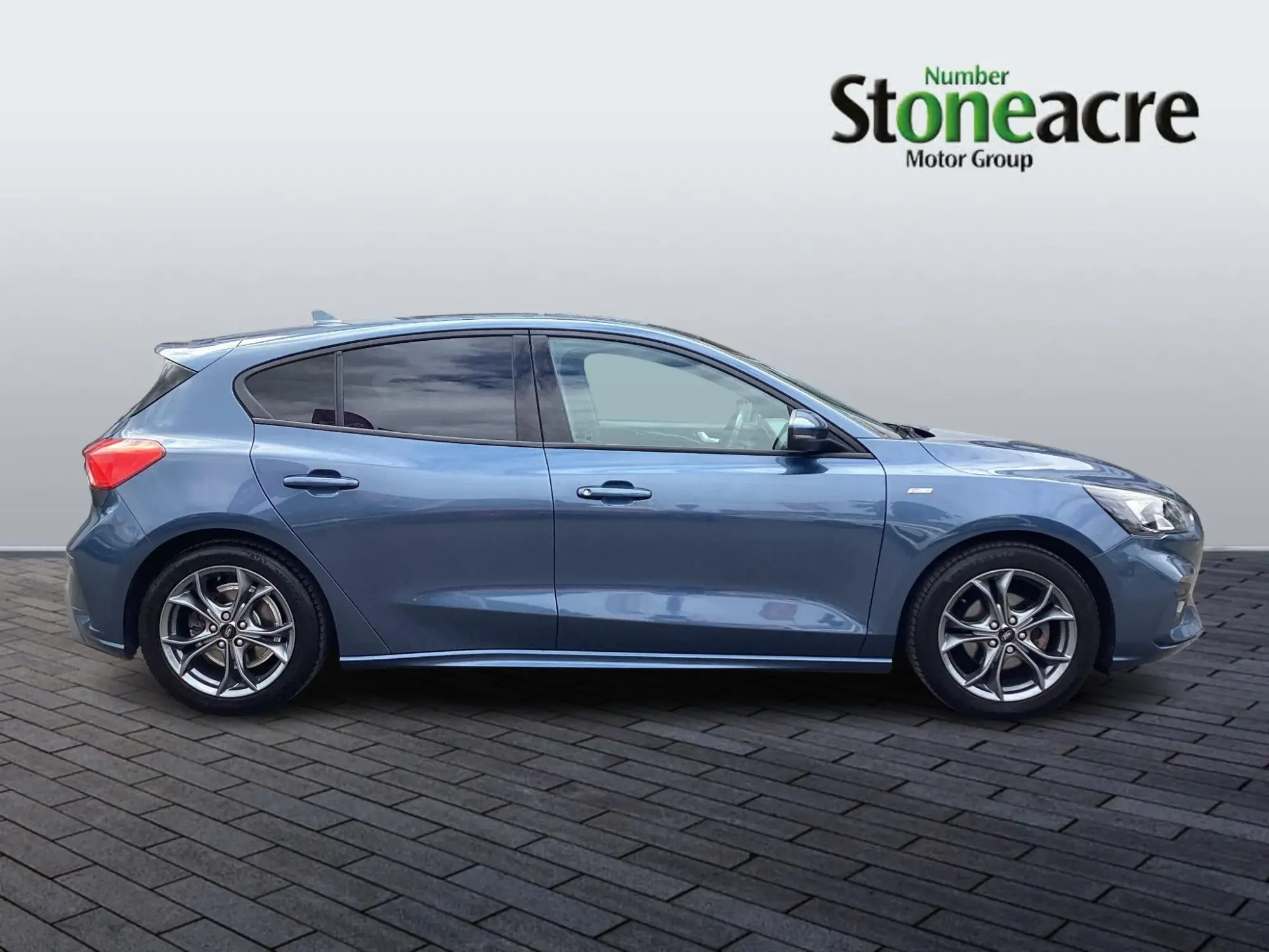 Ford Focus 1.0T EcoBoost ST-Line Euro 6 (s/s) 5dr YP20DZW Image 2