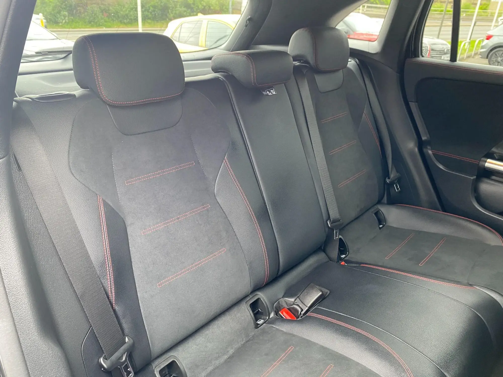 Mercedes-Benz GLA Image 12