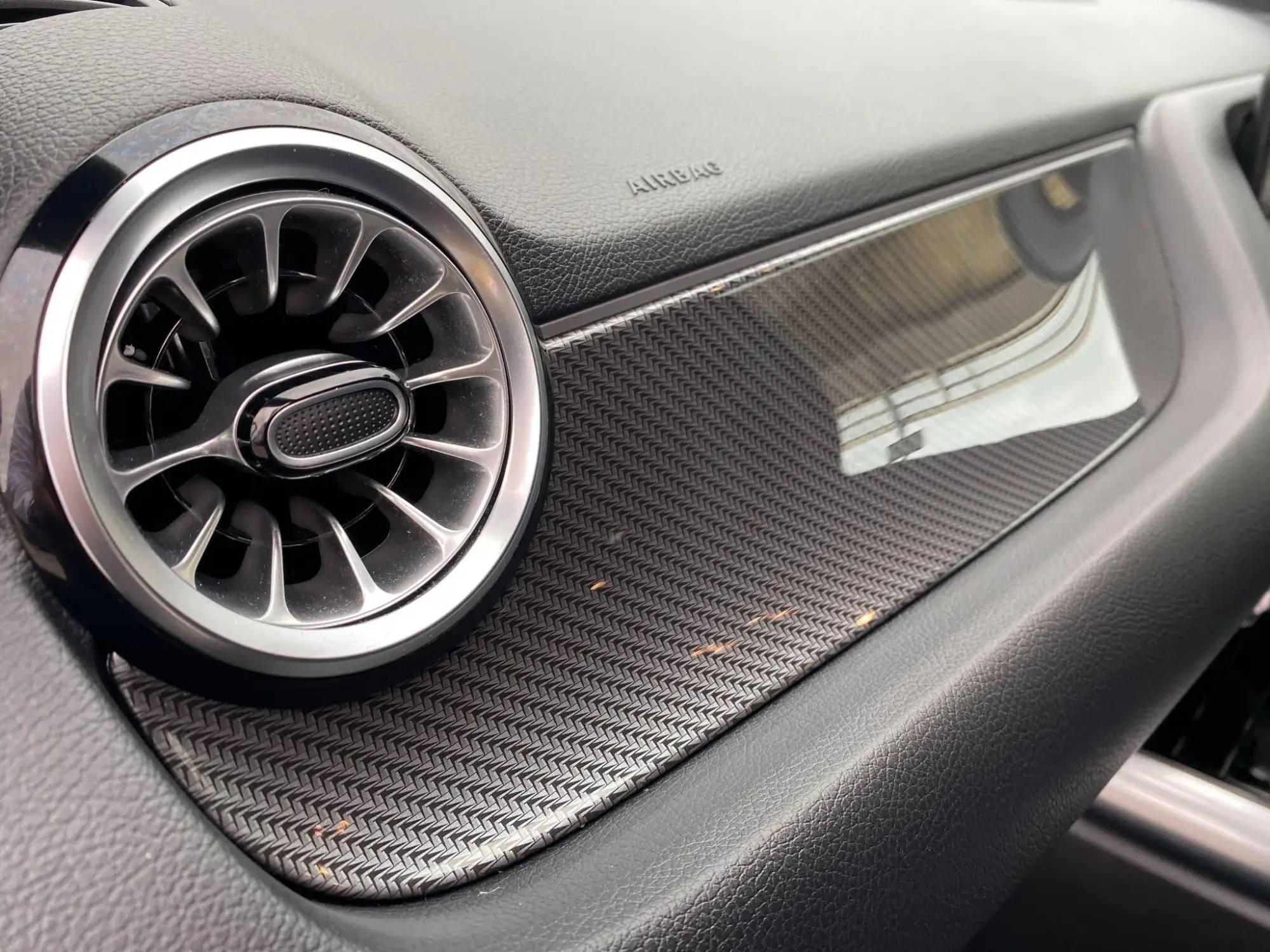 Mercedes-Benz GLA Image 18