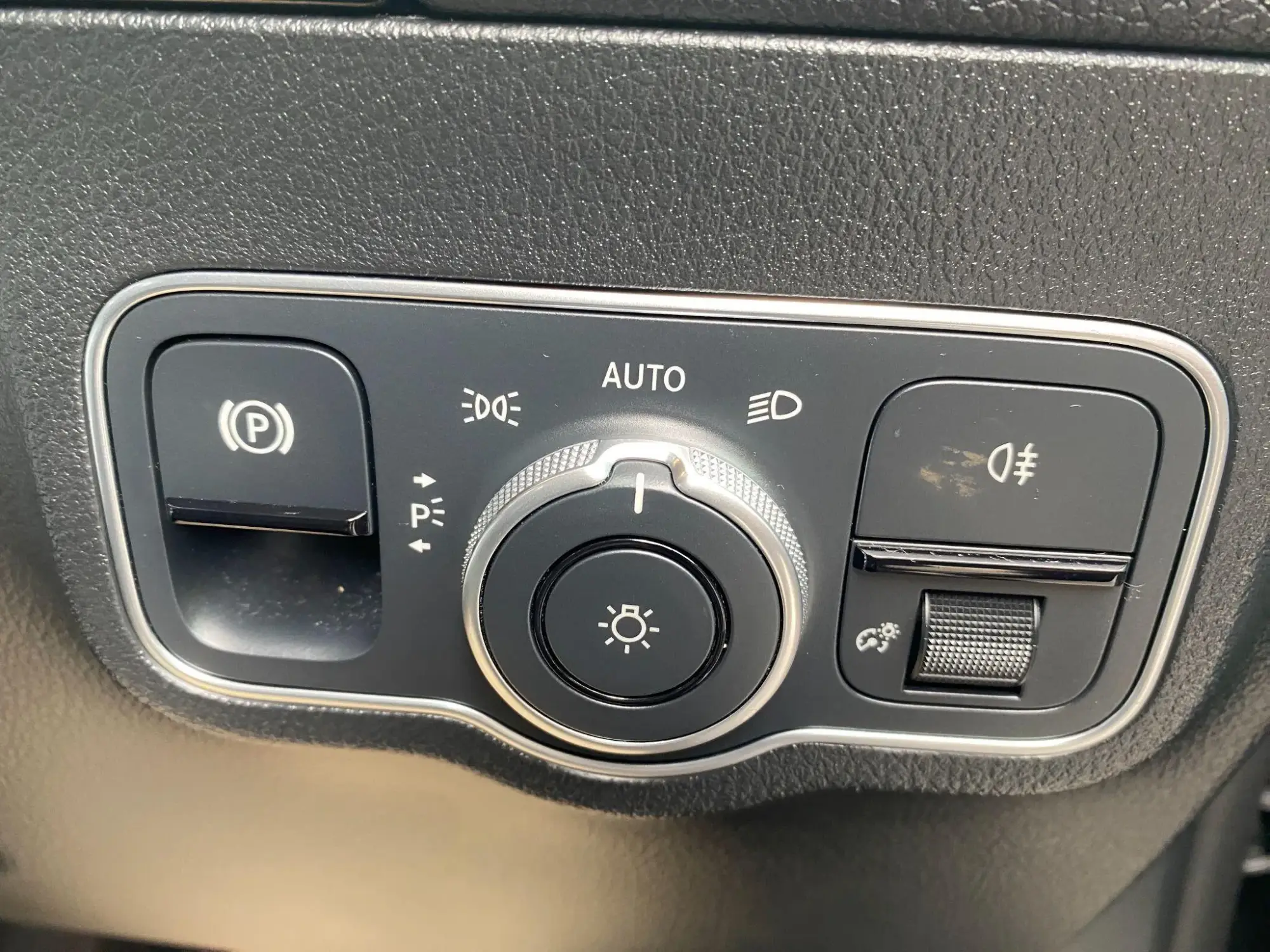 Mercedes-Benz GLA Image 16