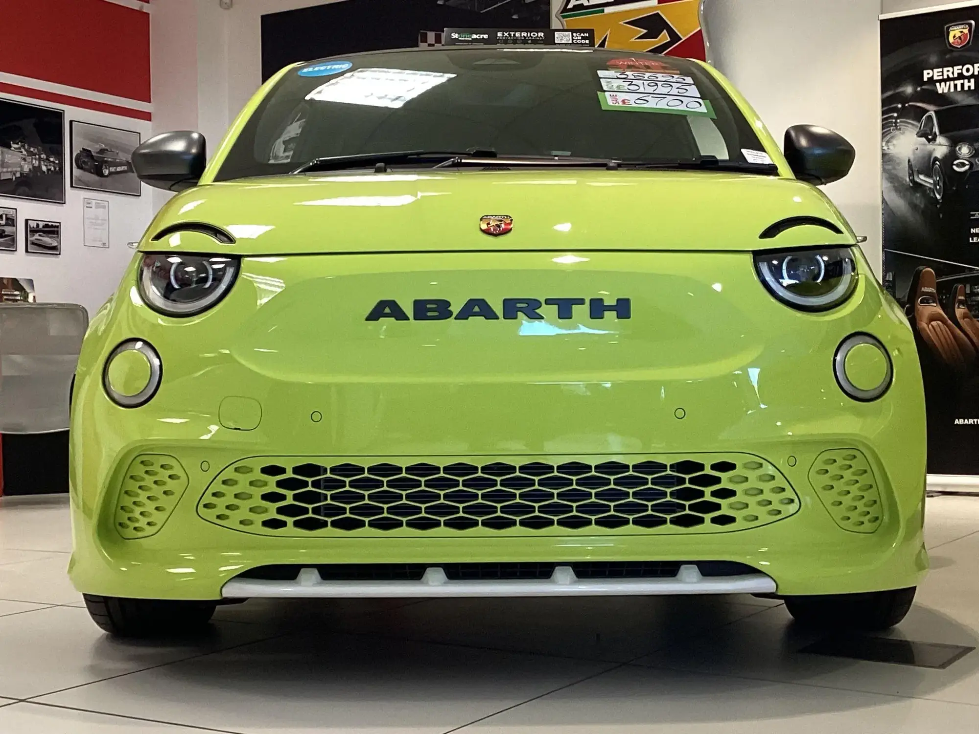 Abarth 500e 114kW Scorpionissima 42.2kWh 3dr Auto Image 2