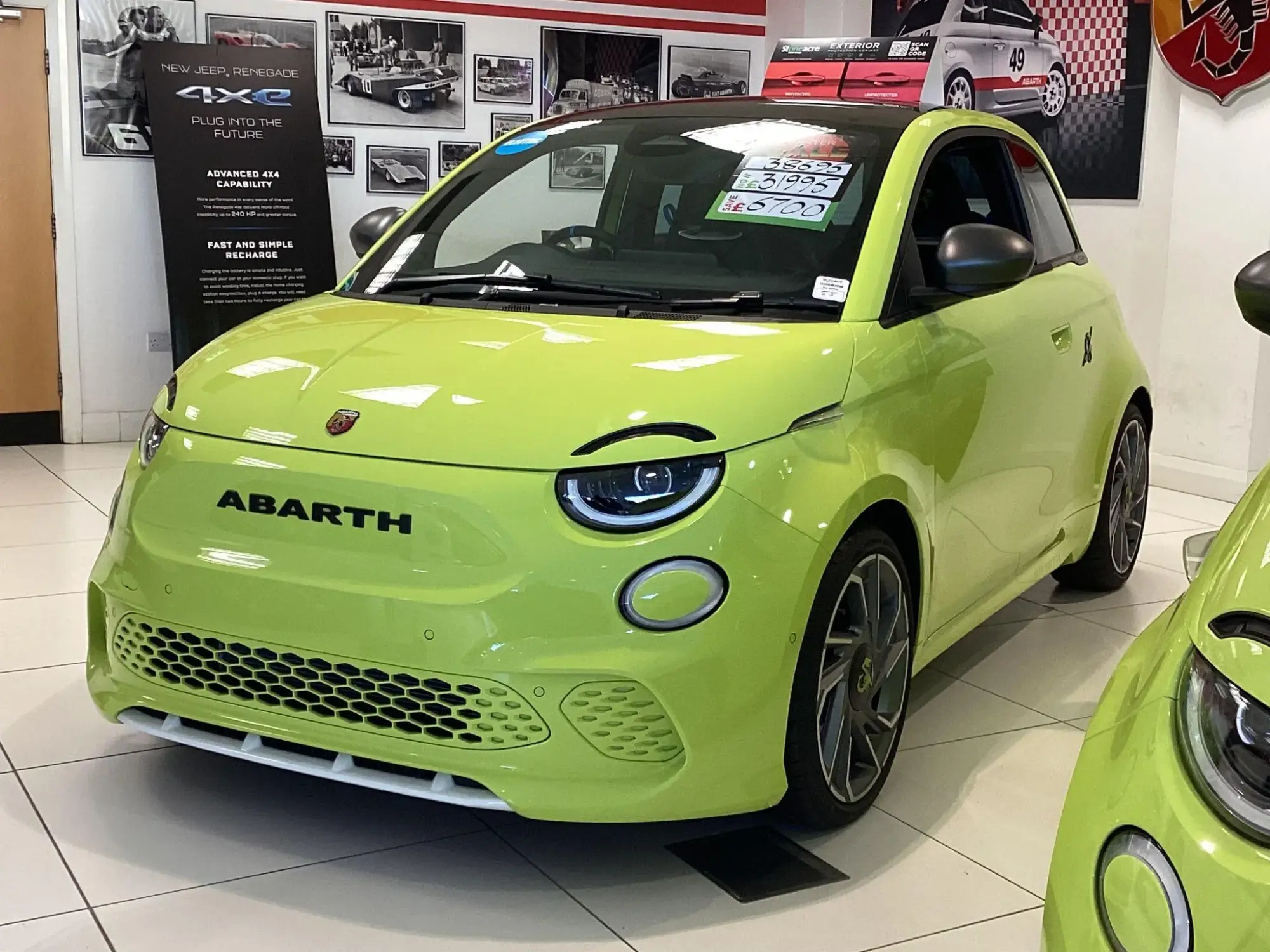 Abarth 500e 114kW Scorpionissima 42.2kWh 3dr Auto Image 1